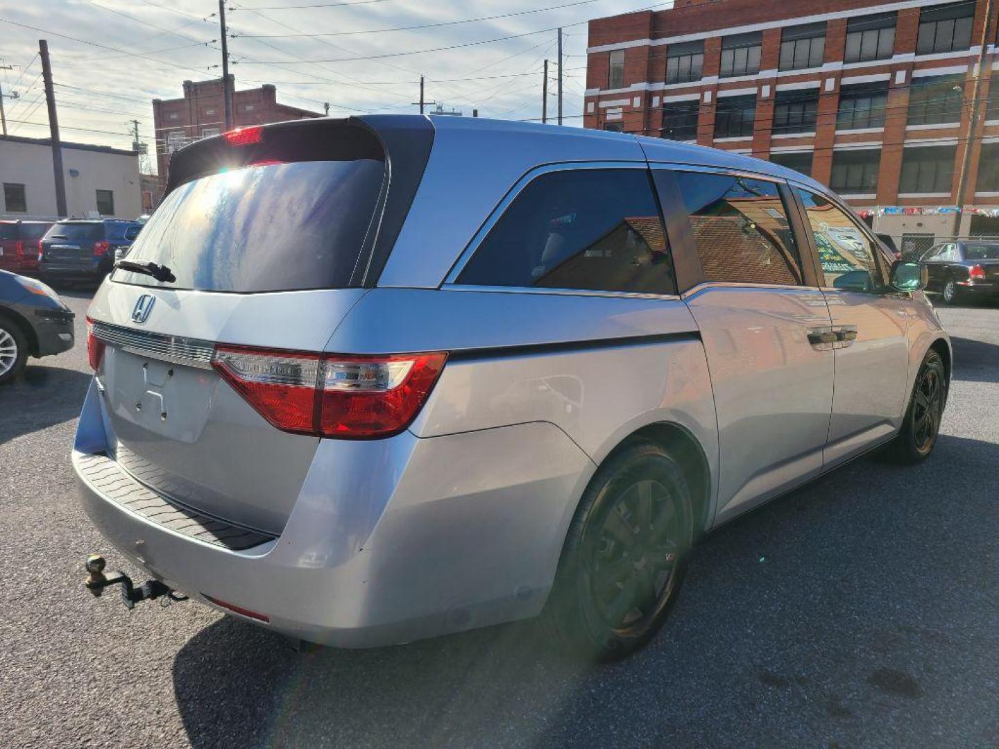 2012 SILVER HONDA ODYSSEY LX (5FNRL5H21CB) with an 3.5L engine, Automatic transmission, located at 117 North Cameron Street, Harrisburg, PA, 17101, (717) 963-8962, 40.266762, -76.875259 - WE FINANCE!!! Good Credit/ Bad Credit/ No Credit - ALL Trade-Ins Welcomed!!! ***Guaranteed Credit Approval*** APPLY ONLINE or CALL us TODAY ;) Internet Prices and Marketplace Prices are SPECIAL discounted ***CASH DEALS*** Retail Prices are higher. Please call us to discuss your cash and finan - Photo#4