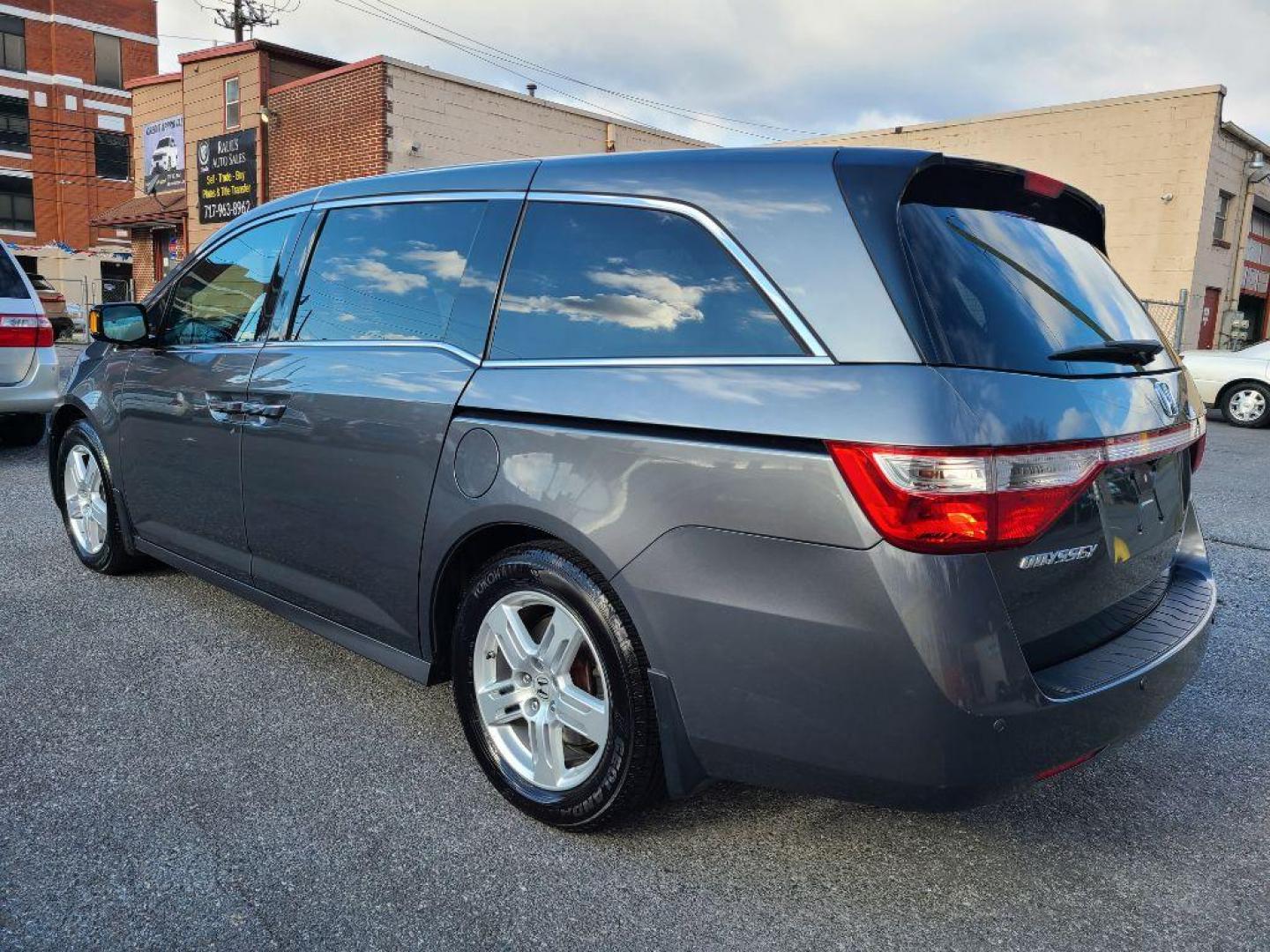 2012 GRAY HONDA ODYSSEY TOURING (5FNRL5H93CB) with an 3.5L engine, Automatic transmission, located at 117 North Cameron Street, Harrisburg, PA, 17101, (717) 963-8962, 40.266762, -76.875259 - WE FINANCE!!! Good Credit/ Bad Credit/ No Credit - ALL Trade-Ins Welcomed!!! ***Guaranteed Credit Approval*** APPLY ONLINE or CALL us TODAY ;) Internet Prices and Marketplace Prices are SPECIAL discounted ***CASH DEALS*** Retail Prices are higher. Please call us to discuss your cash and finan - Photo#2