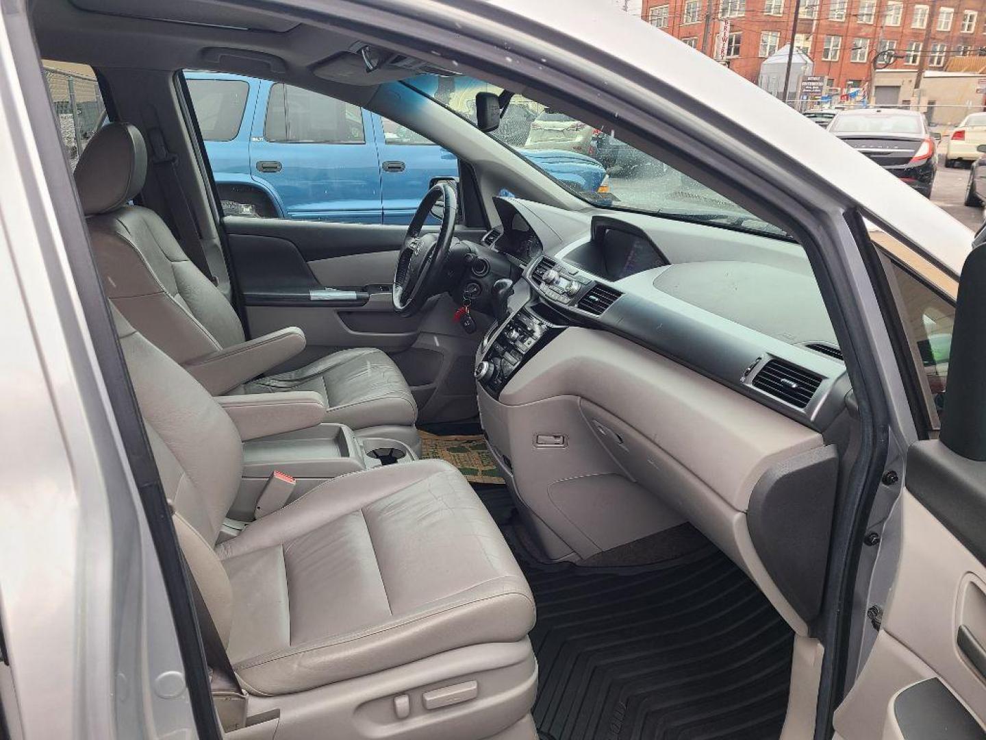 2012 SILVER HONDA ODYSSEY EXL (5FNRL5H68CB) with an 3.5L engine, Automatic transmission, located at 7981 Paxton Street, Harrisburg, PA, 17111, (717) 561-2926, 40.261490, -76.749229 - WE FINANCE!!! Good Credit/ Bad Credit/ No Credit - ALL Trade-Ins Welcomed!!! ***Guaranteed Credit Approval*** APPLY ONLINE or CALL us TODAY ;) Internet Prices and Marketplace Prices are SPECIAL discounted ***CASH DEALS*** Retail Prices are higher. Please call us to discuss your cash and finan - Photo#8