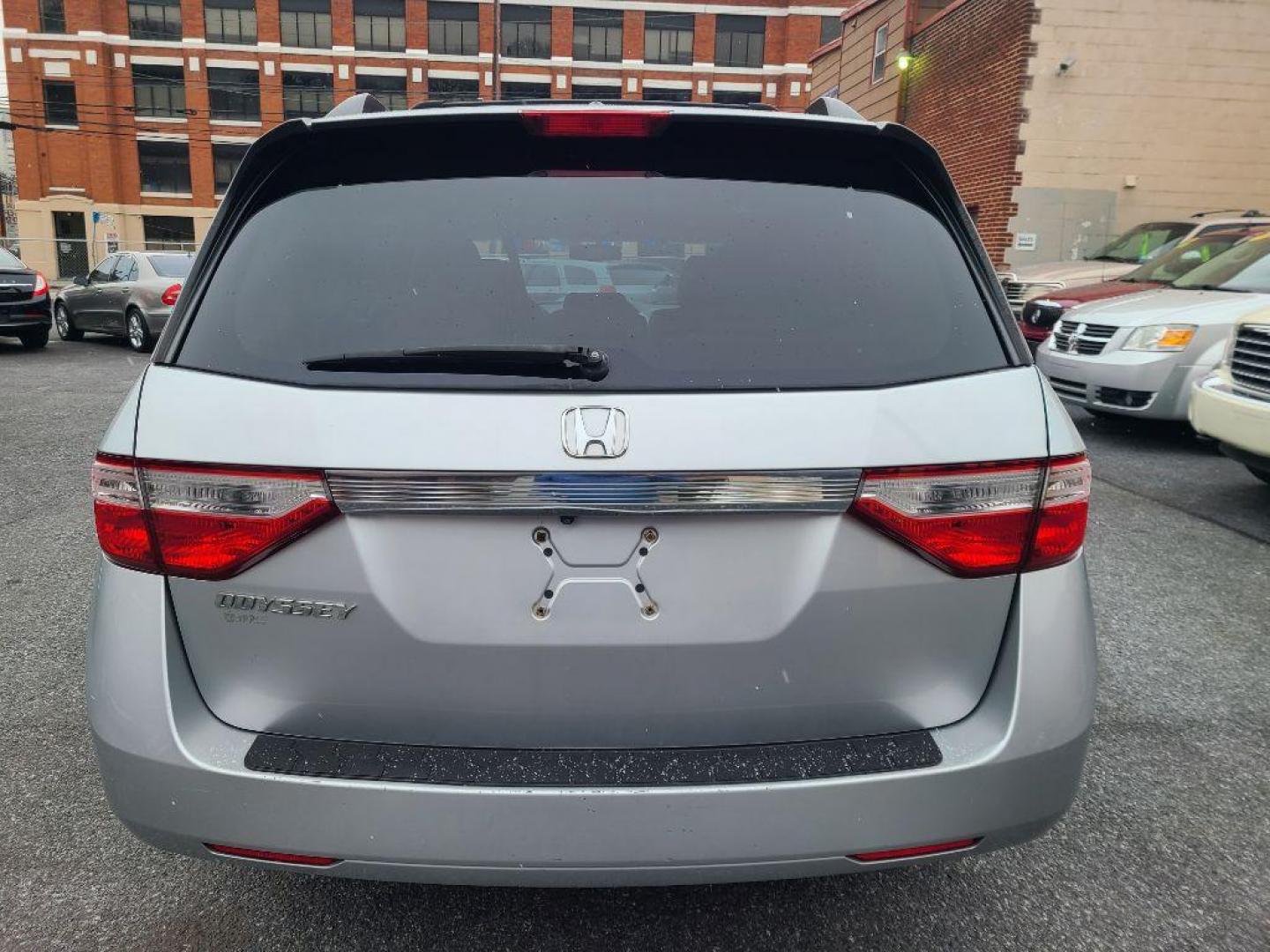 2012 SILVER HONDA ODYSSEY EXL (5FNRL5H68CB) with an 3.5L engine, Automatic transmission, located at 7981 Paxton Street, Harrisburg, PA, 17111, (717) 561-2926, 40.261490, -76.749229 - WE FINANCE!!! Good Credit/ Bad Credit/ No Credit - ALL Trade-Ins Welcomed!!! ***Guaranteed Credit Approval*** APPLY ONLINE or CALL us TODAY ;) Internet Prices and Marketplace Prices are SPECIAL discounted ***CASH DEALS*** Retail Prices are higher. Please call us to discuss your cash and finan - Photo#3