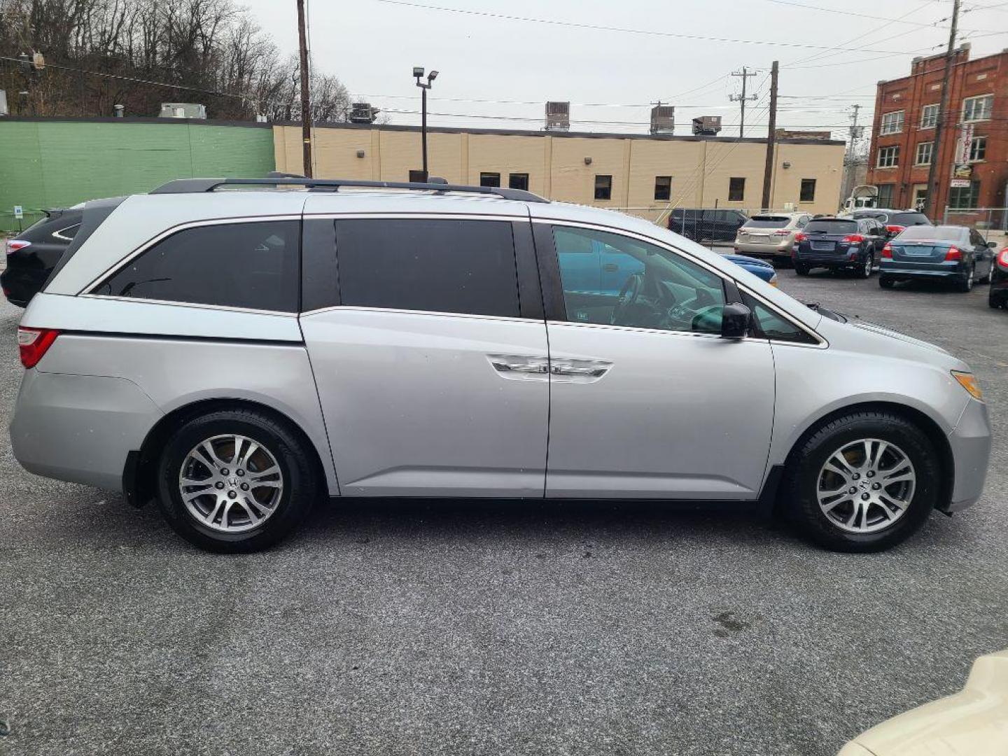 2012 SILVER HONDA ODYSSEY EXL (5FNRL5H68CB) with an 3.5L engine, Automatic transmission, located at 7981 Paxton Street, Harrisburg, PA, 17111, (717) 561-2926, 40.261490, -76.749229 - WE FINANCE!!! Good Credit/ Bad Credit/ No Credit - ALL Trade-Ins Welcomed!!! ***Guaranteed Credit Approval*** APPLY ONLINE or CALL us TODAY ;) Internet Prices and Marketplace Prices are SPECIAL discounted ***CASH DEALS*** Retail Prices are higher. Please call us to discuss your cash and finan - Photo#5