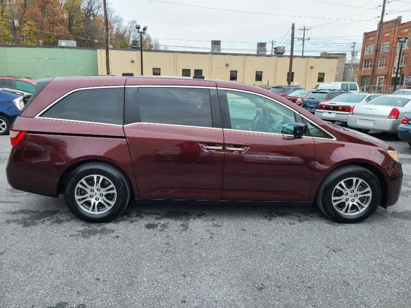 2012 BURG HONDA ODYSSEY EXL (5FNRL5H61CB) with an 3.5L engine, Automatic transmission, located at 117 North Cameron Street, Harrisburg, PA, 17101, (717) 963-8962, 40.266762, -76.875259 - WE FINANCE!!! Good Credit/ Bad Credit/ No Credit - ALL Trade-Ins Welcomed!!! ***Guaranteed Credit Approval*** APPLY ONLINE or CALL us TODAY ;) Internet Prices and Marketplace Prices are SPECIAL discounted ***CASH DEALS*** Retail Prices are higher. Please call us to discuss your cash and finan - Photo#5