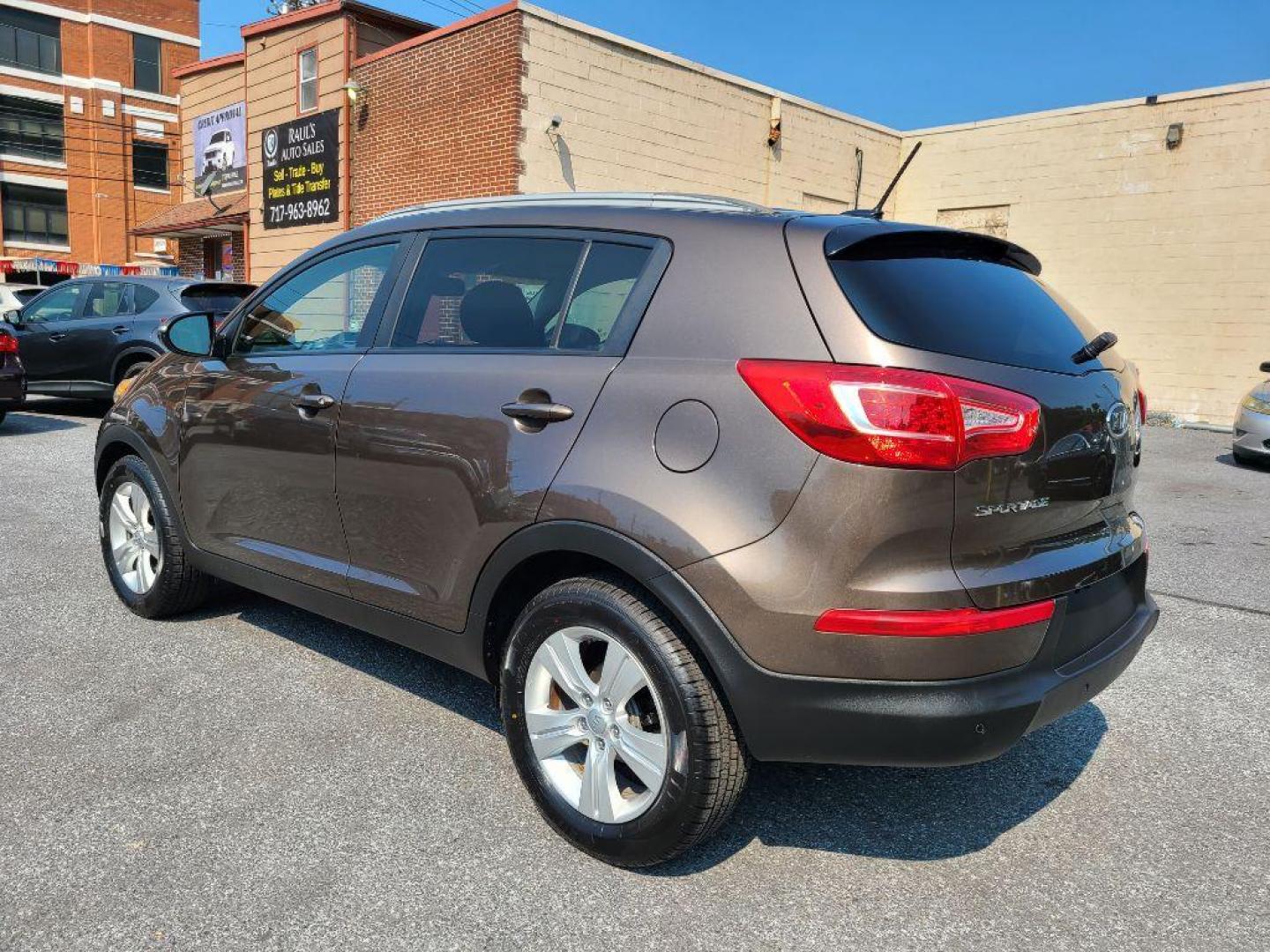 2012 BROWN KIA SPORTAGE LX (KNDPB3A26C7) with an 2.4L engine, Automatic transmission, located at 117 North Cameron Street, Harrisburg, PA, 17101, (717) 963-8962, 40.266762, -76.875259 - WE FINANCE!!! Good Credit/ Bad Credit/ No Credit - ALL Trade-Ins Welcomed!!! ***Guaranteed Credit Approval*** APPLY ONLINE or CALL us TODAY ;) Internet Prices and Marketplace Prices are SPECIAL discounted ***CASH DEALS*** Retail Prices are higher. Please call us to discuss your cash and finan - Photo#2