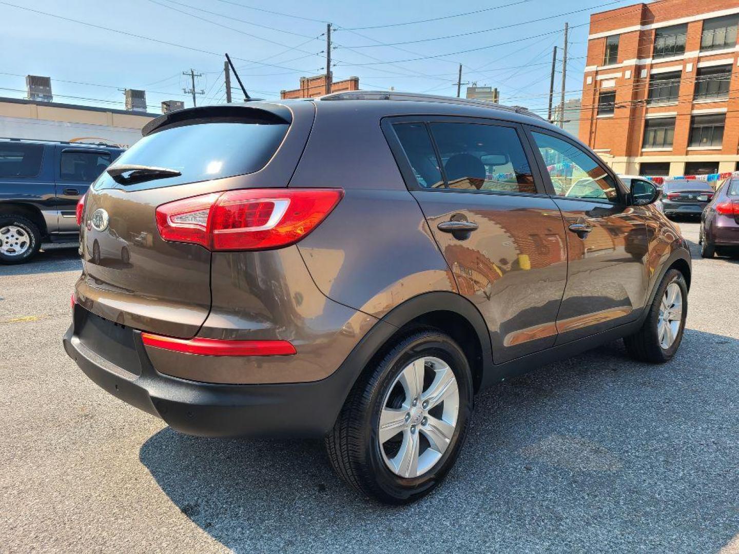 2012 BROWN KIA SPORTAGE LX (KNDPB3A26C7) with an 2.4L engine, Automatic transmission, located at 117 North Cameron Street, Harrisburg, PA, 17101, (717) 963-8962, 40.266762, -76.875259 - WE FINANCE!!! Good Credit/ Bad Credit/ No Credit - ALL Trade-Ins Welcomed!!! ***Guaranteed Credit Approval*** APPLY ONLINE or CALL us TODAY ;) Internet Prices and Marketplace Prices are SPECIAL discounted ***CASH DEALS*** Retail Prices are higher. Please call us to discuss your cash and finan - Photo#4