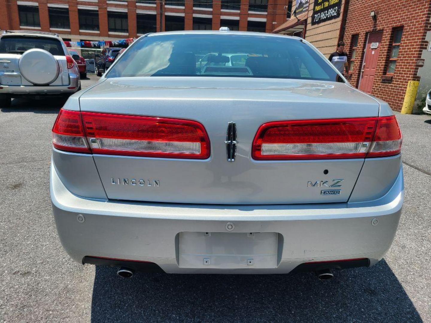 2012 SILVER LINCOLN MKZ SDN (3LNHL2JC8CR) with an 3.5L engine, Automatic transmission, located at 117 North Cameron Street, Harrisburg, PA, 17101, (717) 963-8962, 40.266762, -76.875259 - WE FINANCE!!! Good Credit/ Bad Credit/ No Credit - ALL Trade-Ins Welcomed!!! ***Guaranteed Credit Approval*** APPLY ONLINE or CALL us TODAY ;) Internet Prices and Marketplace Prices are SPECIAL discounted ***CASH DEALS*** Retail Prices are higher. Please call us to discuss your cash and finan - Photo#3