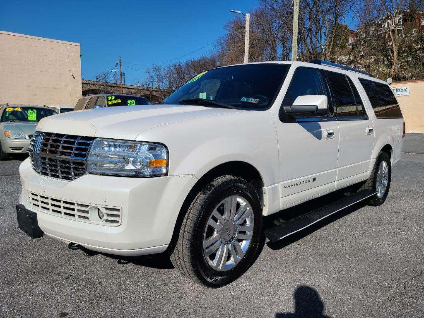 2012 WHITE LINCOLN NAVIGATOR L (5LMJJ3J56CE) with an 5.4L engine, Automatic transmission, located at 117 North Cameron Street, Harrisburg, PA, 17101, (717) 963-8962, 40.266762, -76.875259 - WE FINANCE!!! Good Credit/ Bad Credit/ No Credit - ALL Trade-Ins Welcomed!!! ***Guaranteed Credit Approval*** APPLY ONLINE or CALL us TODAY ;) Internet Prices and Marketplace Prices are SPECIAL discounted ***CASH DEALS*** Retail Prices are higher. Please call us to discuss your cash and finan - Photo#0