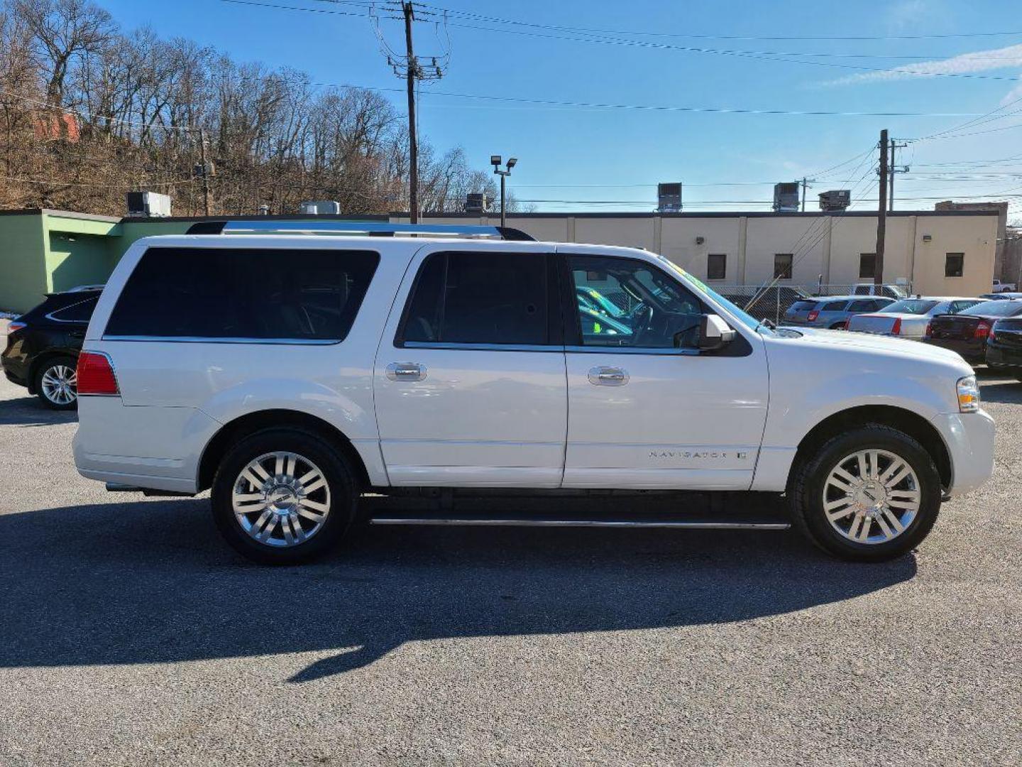 2012 WHITE LINCOLN NAVIGATOR L (5LMJJ3J56CE) with an 5.4L engine, Automatic transmission, located at 117 North Cameron Street, Harrisburg, PA, 17101, (717) 963-8962, 40.266762, -76.875259 - WE FINANCE!!! Good Credit/ Bad Credit/ No Credit - ALL Trade-Ins Welcomed!!! ***Guaranteed Credit Approval*** APPLY ONLINE or CALL us TODAY ;) Internet Prices and Marketplace Prices are SPECIAL discounted ***CASH DEALS*** Retail Prices are higher. Please call us to discuss your cash and finan - Photo#3