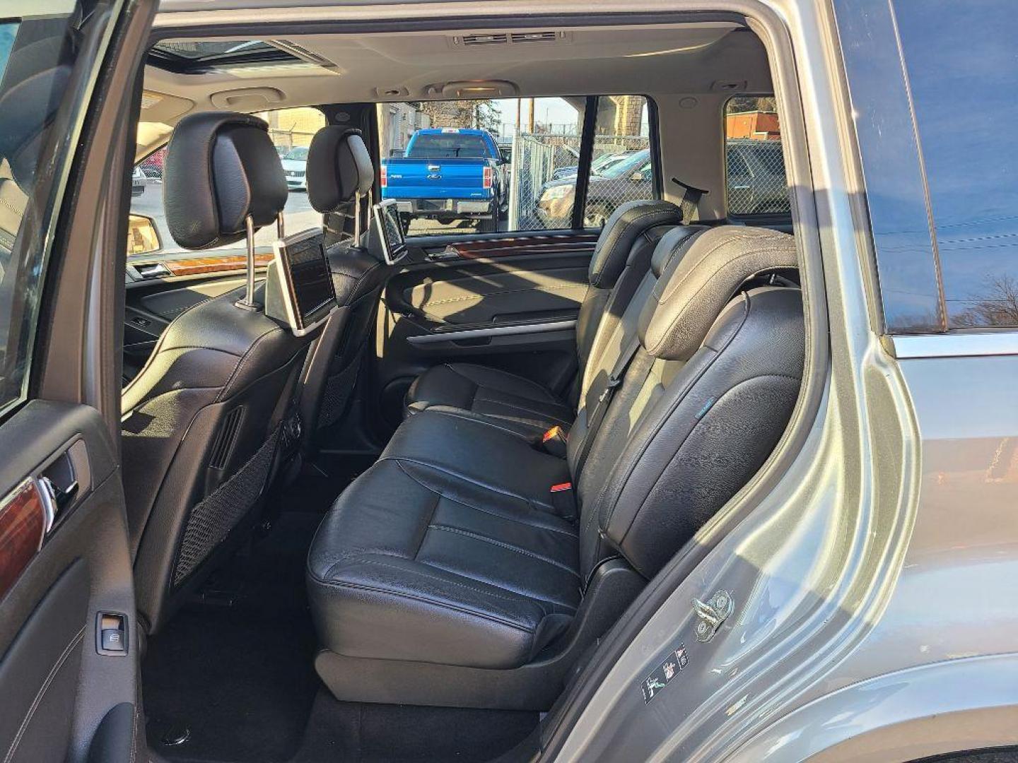 2012 GRAY MERCEDES-BENZ GL 550 550 4MATIC (4JGBF8GEXCA) with an 5.5L engine, Automatic transmission, located at 7981 Paxton Street, Harrisburg, PA, 17111, (717) 561-2926, 40.261490, -76.749229 - WE FINANCE!!! Good Credit/ Bad Credit/ No Credit - ALL Trade-Ins Welcomed!!! ***Guaranteed Credit Approval*** APPLY ONLINE or CALL us TODAY ;) Internet Prices and Marketplace Prices are SPECIAL discounted ***CASH DEALS*** Retail Prices are higher. Please call us to discuss your cash and finan - Photo#17