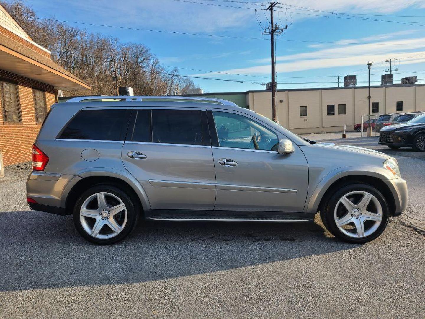 2012 GRAY MERCEDES-BENZ GL 550 550 4MATIC (4JGBF8GEXCA) with an 5.5L engine, Automatic transmission, located at 7981 Paxton Street, Harrisburg, PA, 17111, (717) 561-2926, 40.261490, -76.749229 - WE FINANCE!!! Good Credit/ Bad Credit/ No Credit - ALL Trade-Ins Welcomed!!! ***Guaranteed Credit Approval*** APPLY ONLINE or CALL us TODAY ;) Internet Prices and Marketplace Prices are SPECIAL discounted ***CASH DEALS*** Retail Prices are higher. Please call us to discuss your cash and finan - Photo#7