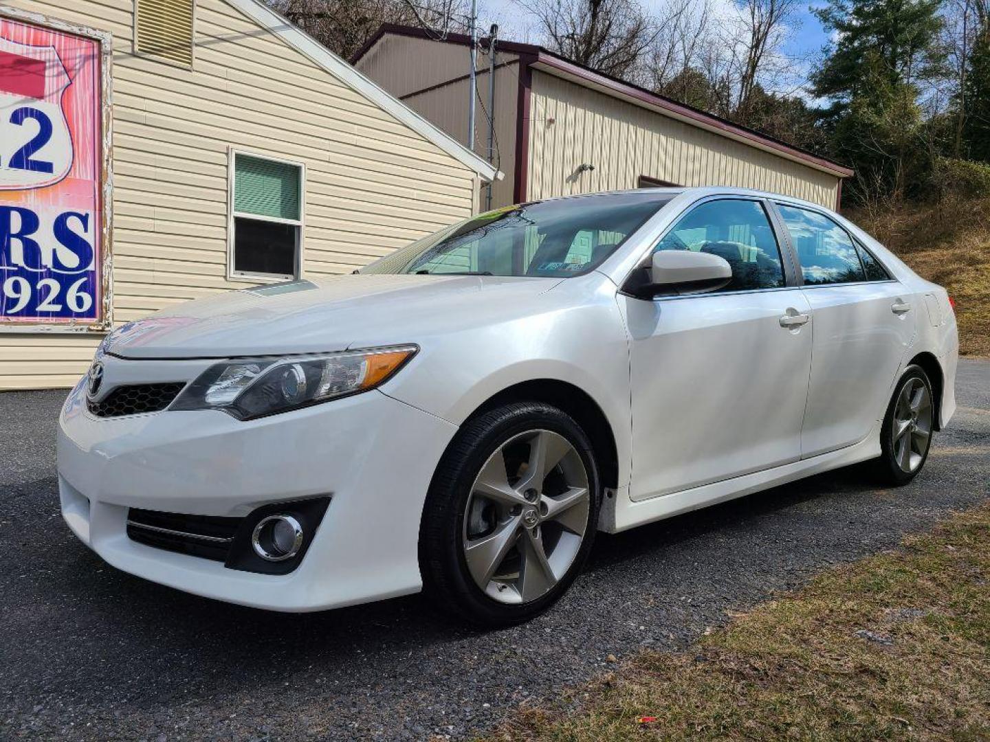 2012 WHITE TOYOTA CAMRY SE (4T1BF1FK0CU) with an 2.5L engine, Automatic transmission, located at 7981 Paxton Street, Harrisburg, PA, 17111, (717) 561-2926, 40.261490, -76.749229 - WE FINANCE!!! Good Credit/ Bad Credit/ No Credit - ALL Trade-Ins Welcomed!!! ***Guaranteed Credit Approval*** APPLY ONLINE or CALL us TODAY ;) Internet Prices and Marketplace Prices are SPECIAL discounted ***CASH DEALS*** Retail Prices are higher. Please call us to discuss your cash and finan - Photo#0