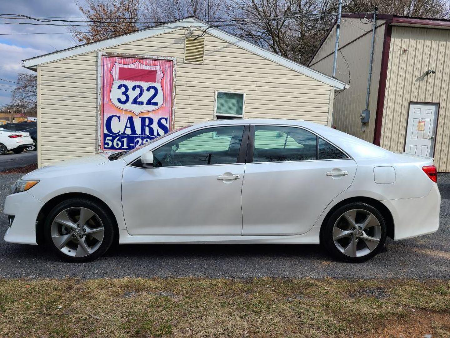 2012 WHITE TOYOTA CAMRY SE (4T1BF1FK0CU) with an 2.5L engine, Automatic transmission, located at 7981 Paxton Street, Harrisburg, PA, 17111, (717) 561-2926, 40.261490, -76.749229 - WE FINANCE!!! Good Credit/ Bad Credit/ No Credit - ALL Trade-Ins Welcomed!!! ***Guaranteed Credit Approval*** APPLY ONLINE or CALL us TODAY ;) Internet Prices and Marketplace Prices are SPECIAL discounted ***CASH DEALS*** Retail Prices are higher. Please call us to discuss your cash and finan - Photo#1