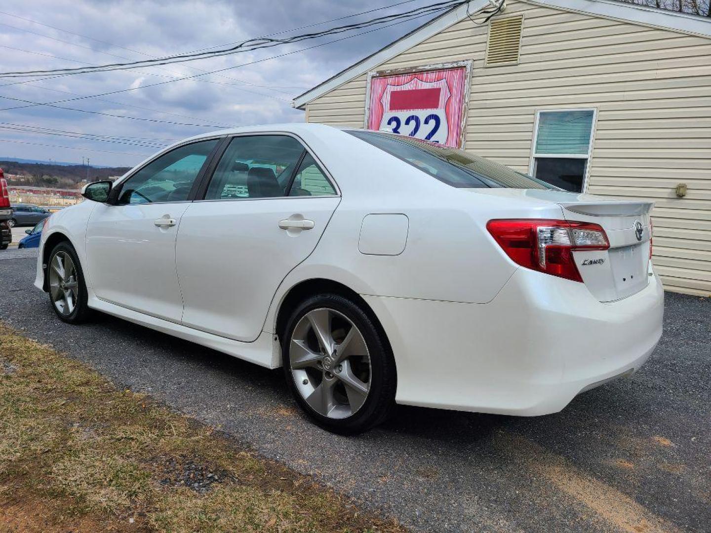 2012 WHITE TOYOTA CAMRY SE (4T1BF1FK0CU) with an 2.5L engine, Automatic transmission, located at 7981 Paxton Street, Harrisburg, PA, 17111, (717) 561-2926, 40.261490, -76.749229 - WE FINANCE!!! Good Credit/ Bad Credit/ No Credit - ALL Trade-Ins Welcomed!!! ***Guaranteed Credit Approval*** APPLY ONLINE or CALL us TODAY ;) Internet Prices and Marketplace Prices are SPECIAL discounted ***CASH DEALS*** Retail Prices are higher. Please call us to discuss your cash and finan - Photo#2