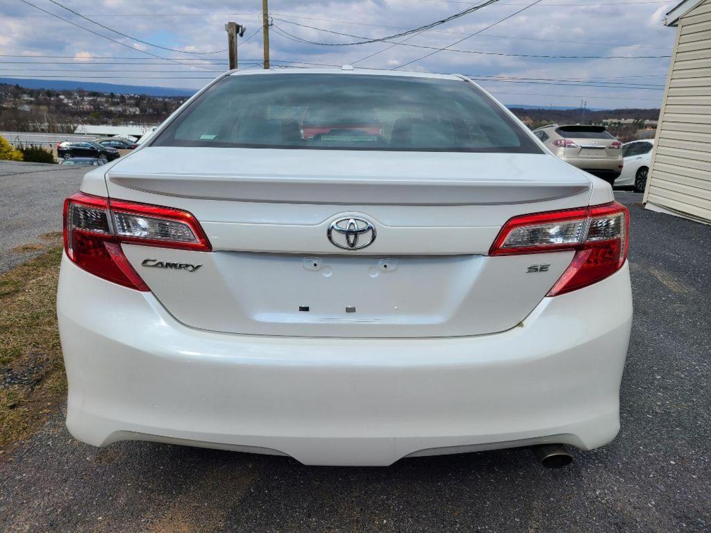 2012 WHITE TOYOTA CAMRY SE (4T1BF1FK0CU) with an 2.5L engine, Automatic transmission, located at 7981 Paxton Street, Harrisburg, PA, 17111, (717) 561-2926, 40.261490, -76.749229 - WE FINANCE!!! Good Credit/ Bad Credit/ No Credit - ALL Trade-Ins Welcomed!!! ***Guaranteed Credit Approval*** APPLY ONLINE or CALL us TODAY ;) Internet Prices and Marketplace Prices are SPECIAL discounted ***CASH DEALS*** Retail Prices are higher. Please call us to discuss your cash and finan - Photo#3