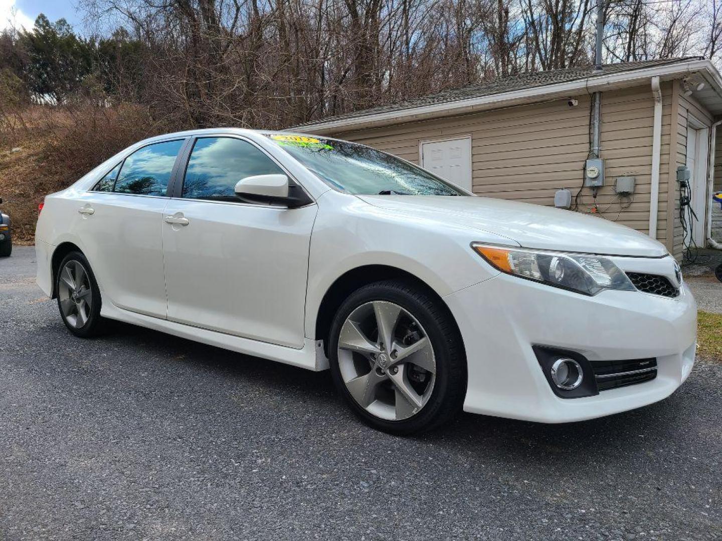 2012 WHITE TOYOTA CAMRY SE (4T1BF1FK0CU) with an 2.5L engine, Automatic transmission, located at 7981 Paxton Street, Harrisburg, PA, 17111, (717) 561-2926, 40.261490, -76.749229 - WE FINANCE!!! Good Credit/ Bad Credit/ No Credit - ALL Trade-Ins Welcomed!!! ***Guaranteed Credit Approval*** APPLY ONLINE or CALL us TODAY ;) Internet Prices and Marketplace Prices are SPECIAL discounted ***CASH DEALS*** Retail Prices are higher. Please call us to discuss your cash and finan - Photo#6