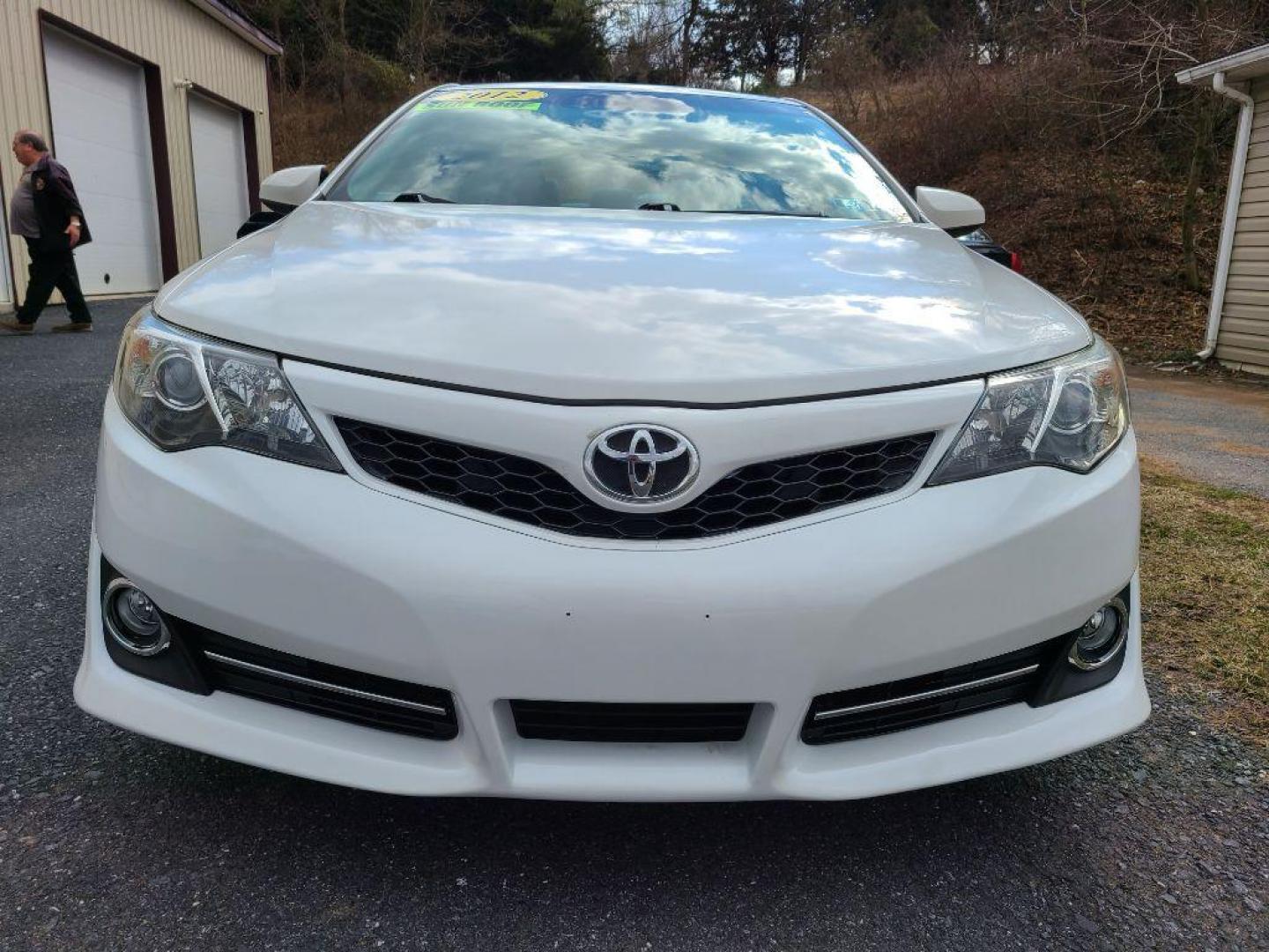 2012 WHITE TOYOTA CAMRY SE (4T1BF1FK0CU) with an 2.5L engine, Automatic transmission, located at 7981 Paxton Street, Harrisburg, PA, 17111, (717) 561-2926, 40.261490, -76.749229 - WE FINANCE!!! Good Credit/ Bad Credit/ No Credit - ALL Trade-Ins Welcomed!!! ***Guaranteed Credit Approval*** APPLY ONLINE or CALL us TODAY ;) Internet Prices and Marketplace Prices are SPECIAL discounted ***CASH DEALS*** Retail Prices are higher. Please call us to discuss your cash and finan - Photo#7