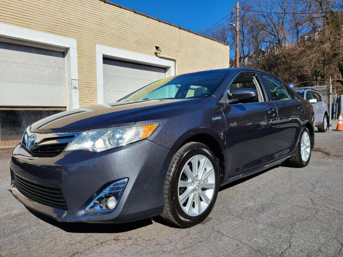 2012 GRAY TOYOTA CAMRY HYBRID (4T1BD1FK3CU) with an 2.5L engine, Continuously Variable transmission, located at 117 North Cameron Street, Harrisburg, PA, 17101, (717) 963-8962, 40.266762, -76.875259 - WE FINANCE!!! Good Credit/ Bad Credit/ No Credit - ALL Trade-Ins Welcomed!!! ***Guaranteed Credit Approval*** APPLY ONLINE or CALL us TODAY ;) Internet Prices and Marketplace Prices are SPECIAL discounted ***CASH DEALS*** Retail Prices are higher. Please call us to discuss your cash and finan - Photo#0