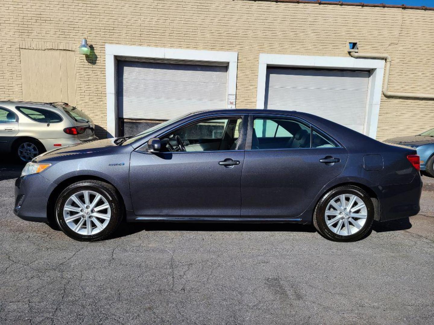 2012 GRAY TOYOTA CAMRY HYBRID (4T1BD1FK3CU) with an 2.5L engine, Continuously Variable transmission, located at 117 North Cameron Street, Harrisburg, PA, 17101, (717) 963-8962, 40.266762, -76.875259 - WE FINANCE!!! Good Credit/ Bad Credit/ No Credit - ALL Trade-Ins Welcomed!!! ***Guaranteed Credit Approval*** APPLY ONLINE or CALL us TODAY ;) Internet Prices and Marketplace Prices are SPECIAL discounted ***CASH DEALS*** Retail Prices are higher. Please call us to discuss your cash and finan - Photo#1