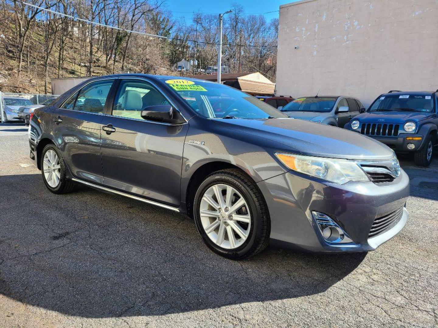 2012 GRAY TOYOTA CAMRY HYBRID (4T1BD1FK3CU) with an 2.5L engine, Continuously Variable transmission, located at 117 North Cameron Street, Harrisburg, PA, 17101, (717) 963-8962, 40.266762, -76.875259 - WE FINANCE!!! Good Credit/ Bad Credit/ No Credit - ALL Trade-Ins Welcomed!!! ***Guaranteed Credit Approval*** APPLY ONLINE or CALL us TODAY ;) Internet Prices and Marketplace Prices are SPECIAL discounted ***CASH DEALS*** Retail Prices are higher. Please call us to discuss your cash and finan - Photo#6