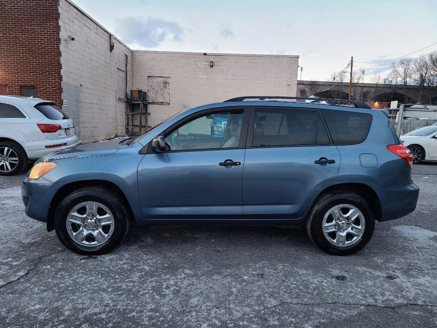 2012 BLUE TOYOTA RAV4 4WD (2T3BF4DV8CW) with an 2.5L engine, Automatic transmission, located at 7981 Paxton Street, Harrisburg, PA, 17111, (717) 561-2926, 40.261490, -76.749229 - WE FINANCE!!! Good Credit/ Bad Credit/ No Credit - ALL Trade-Ins Welcomed!!! ***Guaranteed Credit Approval*** APPLY ONLINE or CALL us TODAY ;) Internet Prices and Marketplace Prices are SPECIAL discounted ***CASH DEALS*** Retail Prices are higher. Please call us to discuss your cash and finan - Photo#1