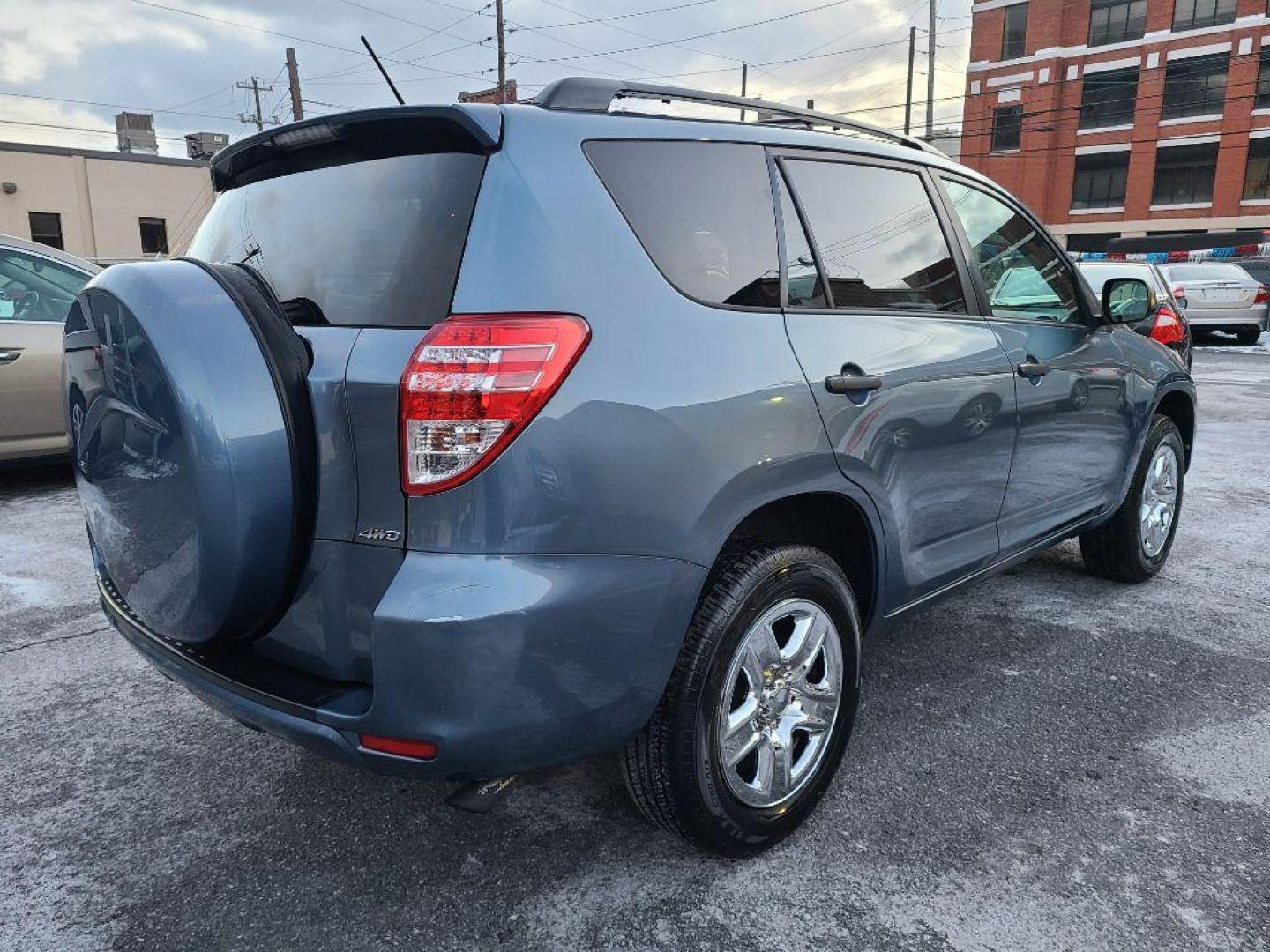 2012 BLUE TOYOTA RAV4 4WD (2T3BF4DV8CW) with an 2.5L engine, Automatic transmission, located at 7981 Paxton Street, Harrisburg, PA, 17111, (717) 561-2926, 40.261490, -76.749229 - WE FINANCE!!! Good Credit/ Bad Credit/ No Credit - ALL Trade-Ins Welcomed!!! ***Guaranteed Credit Approval*** APPLY ONLINE or CALL us TODAY ;) Internet Prices and Marketplace Prices are SPECIAL discounted ***CASH DEALS*** Retail Prices are higher. Please call us to discuss your cash and finan - Photo#4