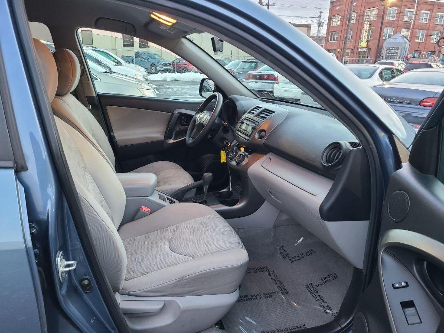 2012 BLUE TOYOTA RAV4 4WD (2T3BF4DV8CW) with an 2.5L engine, Automatic transmission, located at 7981 Paxton Street, Harrisburg, PA, 17111, (717) 561-2926, 40.261490, -76.749229 - WE FINANCE!!! Good Credit/ Bad Credit/ No Credit - ALL Trade-Ins Welcomed!!! ***Guaranteed Credit Approval*** APPLY ONLINE or CALL us TODAY ;) Internet Prices and Marketplace Prices are SPECIAL discounted ***CASH DEALS*** Retail Prices are higher. Please call us to discuss your cash and finan - Photo#8