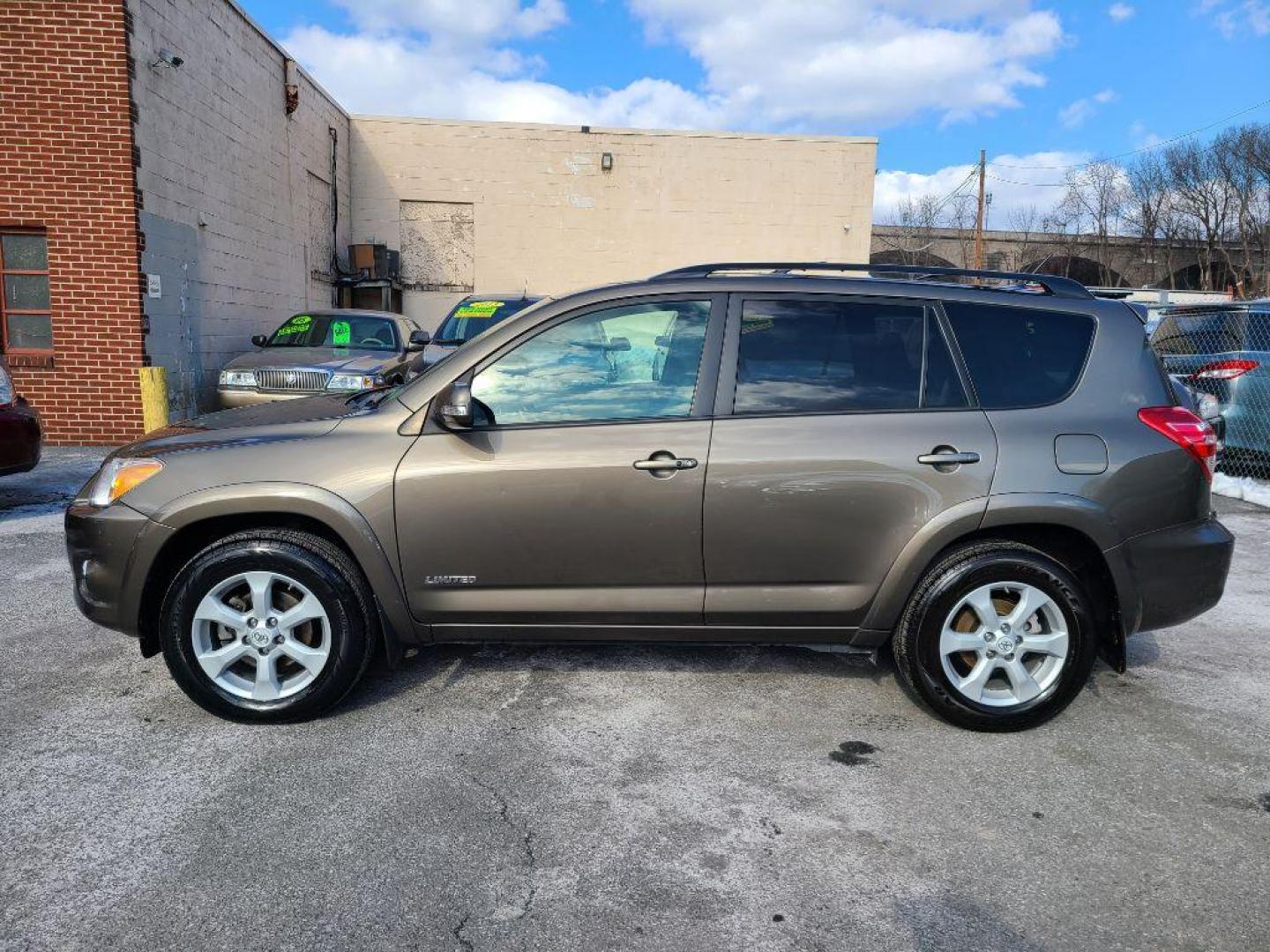 2012 BRONZE TOYOTA RAV4 LIMITED (2T3DK4DV4CW) with an 3.5L engine, Automatic transmission, located at 7981 Paxton Street, Harrisburg, PA, 17111, (717) 561-2926, 40.261490, -76.749229 - WE FINANCE!!! Good Credit/ Bad Credit/ No Credit - ALL Trade-Ins Welcomed!!! ***Guaranteed Credit Approval*** APPLY ONLINE or CALL us TODAY ;) Internet Prices and Marketplace Prices are SPECIAL discounted ***CASH DEALS*** Retail Prices are higher. Please call us to discuss your cash and finan - Photo#1