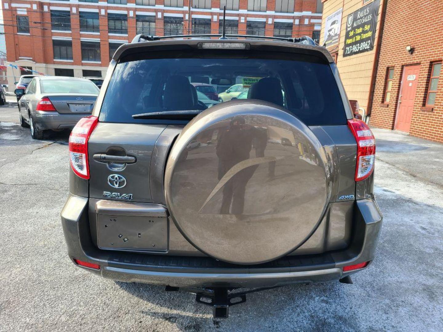 2012 BRONZE TOYOTA RAV4 LIMITED (2T3DK4DV4CW) with an 3.5L engine, Automatic transmission, located at 7981 Paxton Street, Harrisburg, PA, 17111, (717) 561-2926, 40.261490, -76.749229 - WE FINANCE!!! Good Credit/ Bad Credit/ No Credit - ALL Trade-Ins Welcomed!!! ***Guaranteed Credit Approval*** APPLY ONLINE or CALL us TODAY ;) Internet Prices and Marketplace Prices are SPECIAL discounted ***CASH DEALS*** Retail Prices are higher. Please call us to discuss your cash and finan - Photo#3