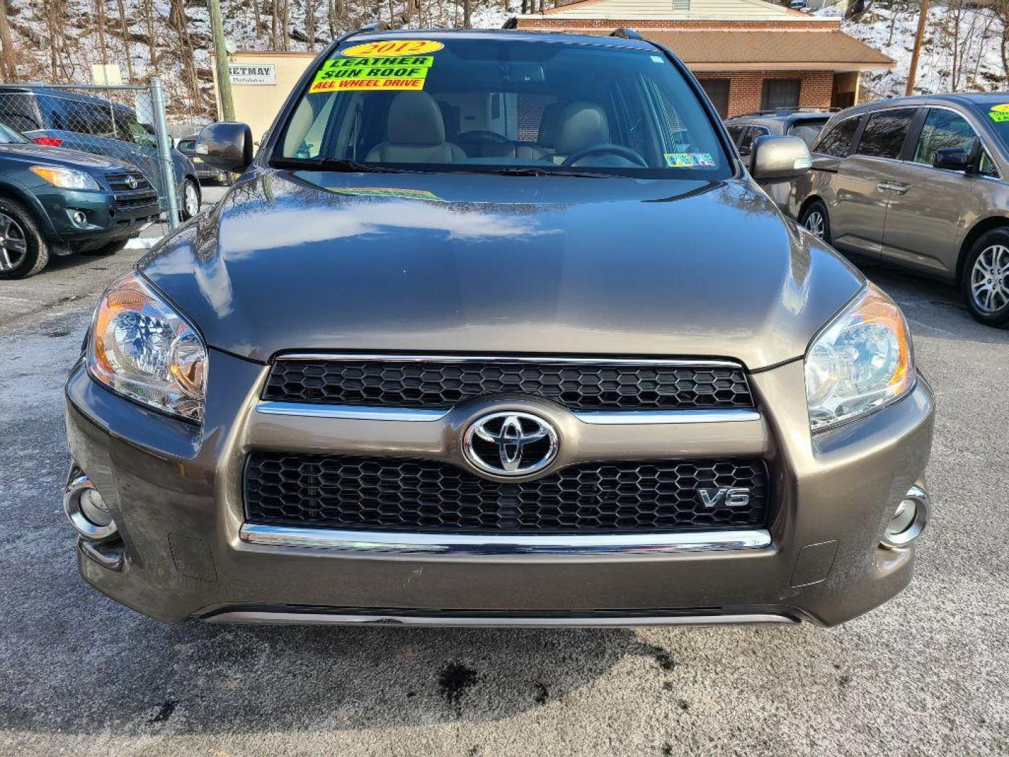 2012 BRONZE TOYOTA RAV4 LIMITED (2T3DK4DV4CW) with an 3.5L engine, Automatic transmission, located at 7981 Paxton Street, Harrisburg, PA, 17111, (717) 561-2926, 40.261490, -76.749229 - WE FINANCE!!! Good Credit/ Bad Credit/ No Credit - ALL Trade-Ins Welcomed!!! ***Guaranteed Credit Approval*** APPLY ONLINE or CALL us TODAY ;) Internet Prices and Marketplace Prices are SPECIAL discounted ***CASH DEALS*** Retail Prices are higher. Please call us to discuss your cash and finan - Photo#7