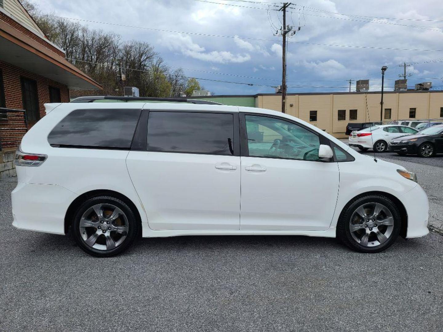 2012 WHITE TOYOTA SIENNA SPORT (5TDXK3DC8CS) with an 3.5L engine, Automatic transmission, located at 117 North Cameron Street, Harrisburg, PA, 17101, (717) 963-8962, 40.266762, -76.875259 - WE FINANCE!!! Good Credit/ Bad Credit/ No Credit - ALL Trade-Ins Welcomed!!! ***Guaranteed Credit Approval*** APPLY ONLINE or CALL us TODAY ;) Internet Prices and Marketplace Prices are SPECIAL discounted ***CASH DEALS*** Retail Prices are higher. Please call us to discuss your cash and finan - Photo#5