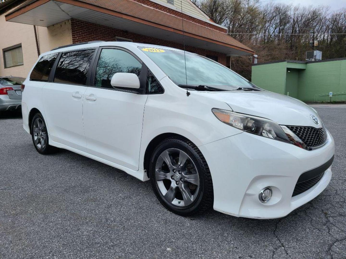 2012 WHITE TOYOTA SIENNA SPORT (5TDXK3DC8CS) with an 3.5L engine, Automatic transmission, located at 117 North Cameron Street, Harrisburg, PA, 17101, (717) 963-8962, 40.266762, -76.875259 - WE FINANCE!!! Good Credit/ Bad Credit/ No Credit - ALL Trade-Ins Welcomed!!! ***Guaranteed Credit Approval*** APPLY ONLINE or CALL us TODAY ;) Internet Prices and Marketplace Prices are SPECIAL discounted ***CASH DEALS*** Retail Prices are higher. Please call us to discuss your cash and finan - Photo#6