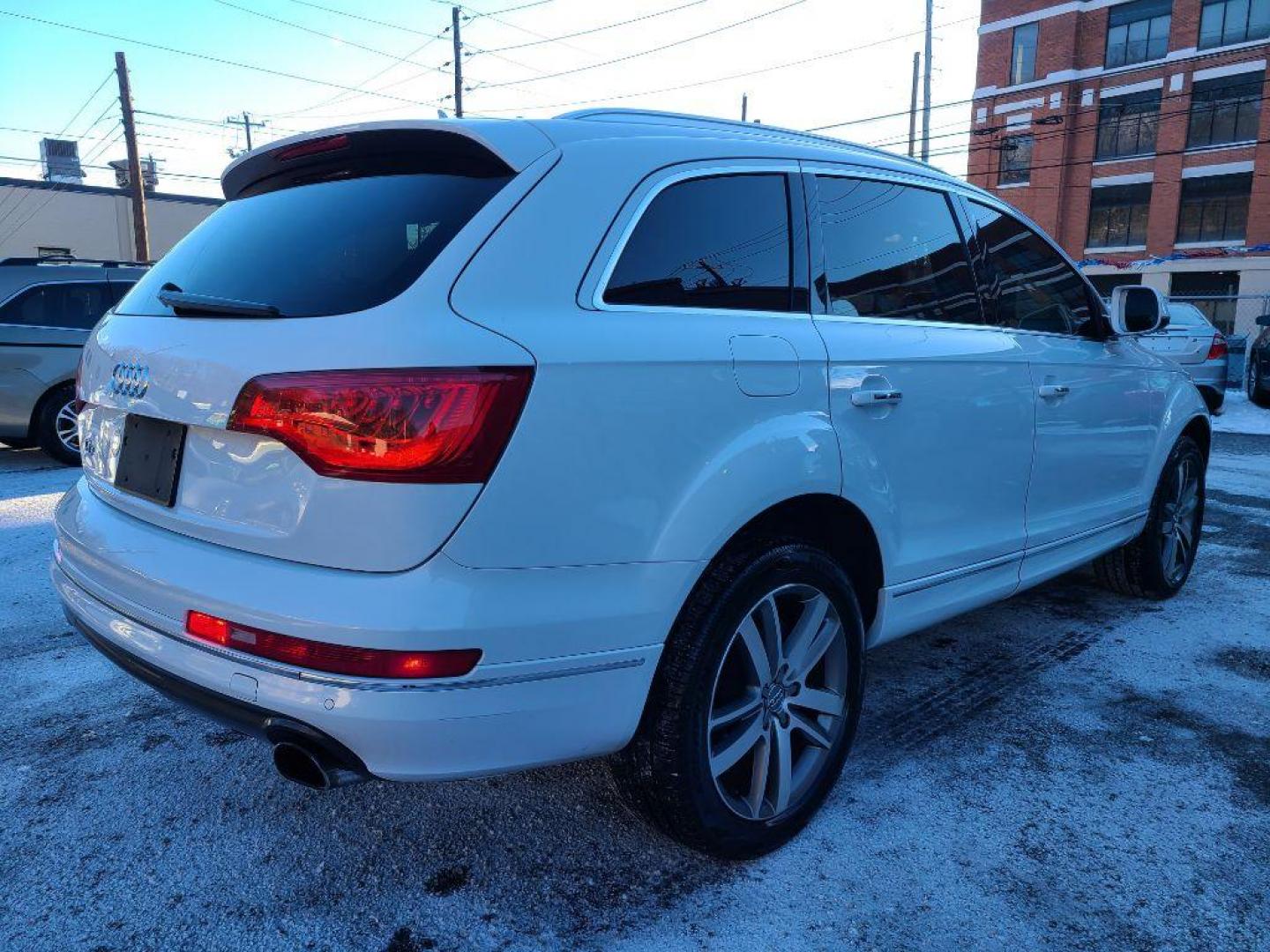 2013 WHITE AUDI Q7 PREMIUM PLUS (WA1LGAFE1DD) with an 3.0L engine, Automatic transmission, located at 117 North Cameron Street, Harrisburg, PA, 17101, (717) 963-8962, 40.266762, -76.875259 - WE FINANCE!!! Good Credit/ Bad Credit/ No Credit - ALL Trade-Ins Welcomed!!! ***Guaranteed Credit Approval*** APPLY ONLINE or CALL us TODAY ;) Internet Prices and Marketplace Prices are SPECIAL discounted ***CASH DEALS*** Retail Prices are higher. Please call us to discuss your cash and finan - Photo#4