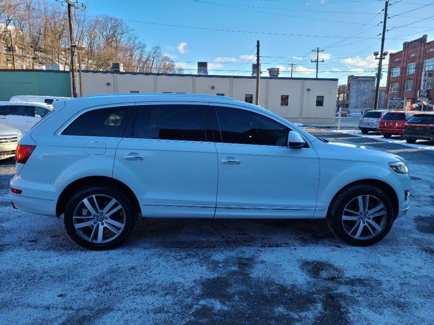 2013 WHITE AUDI Q7 PREMIUM PLUS (WA1LGAFE1DD) with an 3.0L engine, Automatic transmission, located at 117 North Cameron Street, Harrisburg, PA, 17101, (717) 963-8962, 40.266762, -76.875259 - WE FINANCE!!! Good Credit/ Bad Credit/ No Credit - ALL Trade-Ins Welcomed!!! ***Guaranteed Credit Approval*** APPLY ONLINE or CALL us TODAY ;) Internet Prices and Marketplace Prices are SPECIAL discounted ***CASH DEALS*** Retail Prices are higher. Please call us to discuss your cash and finan - Photo#5