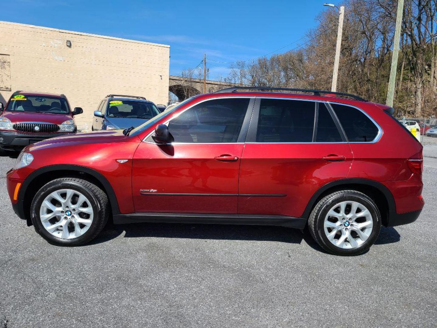 2013 RED BMW X5 XDRIVE35I (5UXZV4C59D0) with an 3.0L engine, Automatic transmission, located at 117 North Cameron Street, Harrisburg, PA, 17101, (717) 963-8962, 40.266762, -76.875259 - WE FINANCE!!! Good Credit/ Bad Credit/ No Credit - ALL Trade-Ins Welcomed!!! ***Guaranteed Credit Approval*** APPLY ONLINE or CALL us TODAY ;) Internet Prices and Marketplace Prices are SPECIAL discounted ***CASH DEALS*** Retail Prices are higher. Please call us to discuss your cash and finan - Photo#1