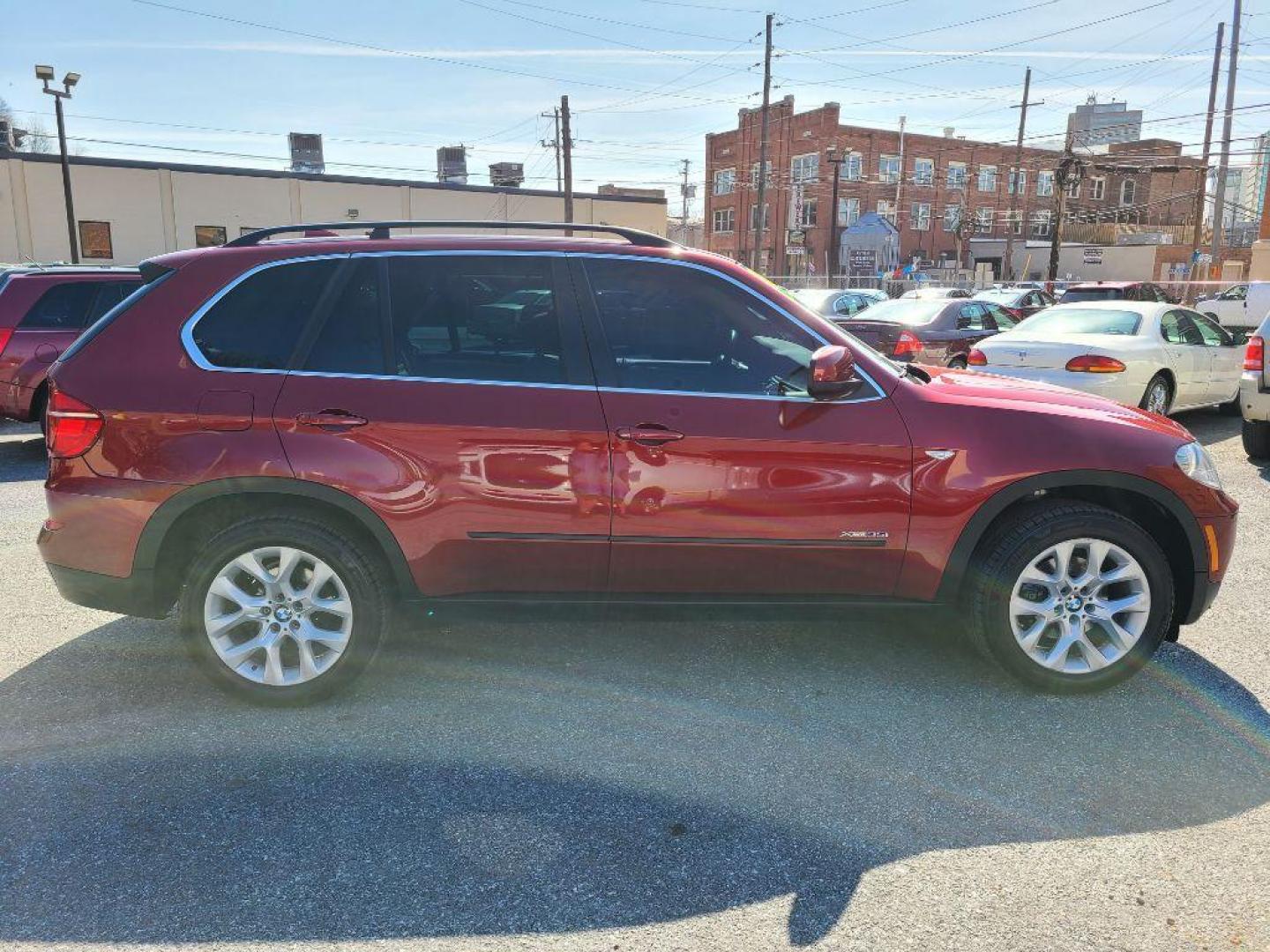 2013 RED BMW X5 XDRIVE35I (5UXZV4C59D0) with an 3.0L engine, Automatic transmission, located at 117 North Cameron Street, Harrisburg, PA, 17101, (717) 963-8962, 40.266762, -76.875259 - WE FINANCE!!! Good Credit/ Bad Credit/ No Credit - ALL Trade-Ins Welcomed!!! ***Guaranteed Credit Approval*** APPLY ONLINE or CALL us TODAY ;) Internet Prices and Marketplace Prices are SPECIAL discounted ***CASH DEALS*** Retail Prices are higher. Please call us to discuss your cash and finan - Photo#5