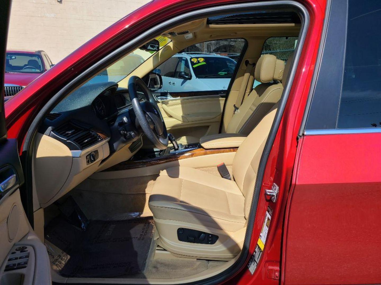 2013 RED BMW X5 XDRIVE35I (5UXZV4C59D0) with an 3.0L engine, Automatic transmission, located at 117 North Cameron Street, Harrisburg, PA, 17101, (717) 963-8962, 40.266762, -76.875259 - WE FINANCE!!! Good Credit/ Bad Credit/ No Credit - ALL Trade-Ins Welcomed!!! ***Guaranteed Credit Approval*** APPLY ONLINE or CALL us TODAY ;) Internet Prices and Marketplace Prices are SPECIAL discounted ***CASH DEALS*** Retail Prices are higher. Please call us to discuss your cash and finan - Photo#8