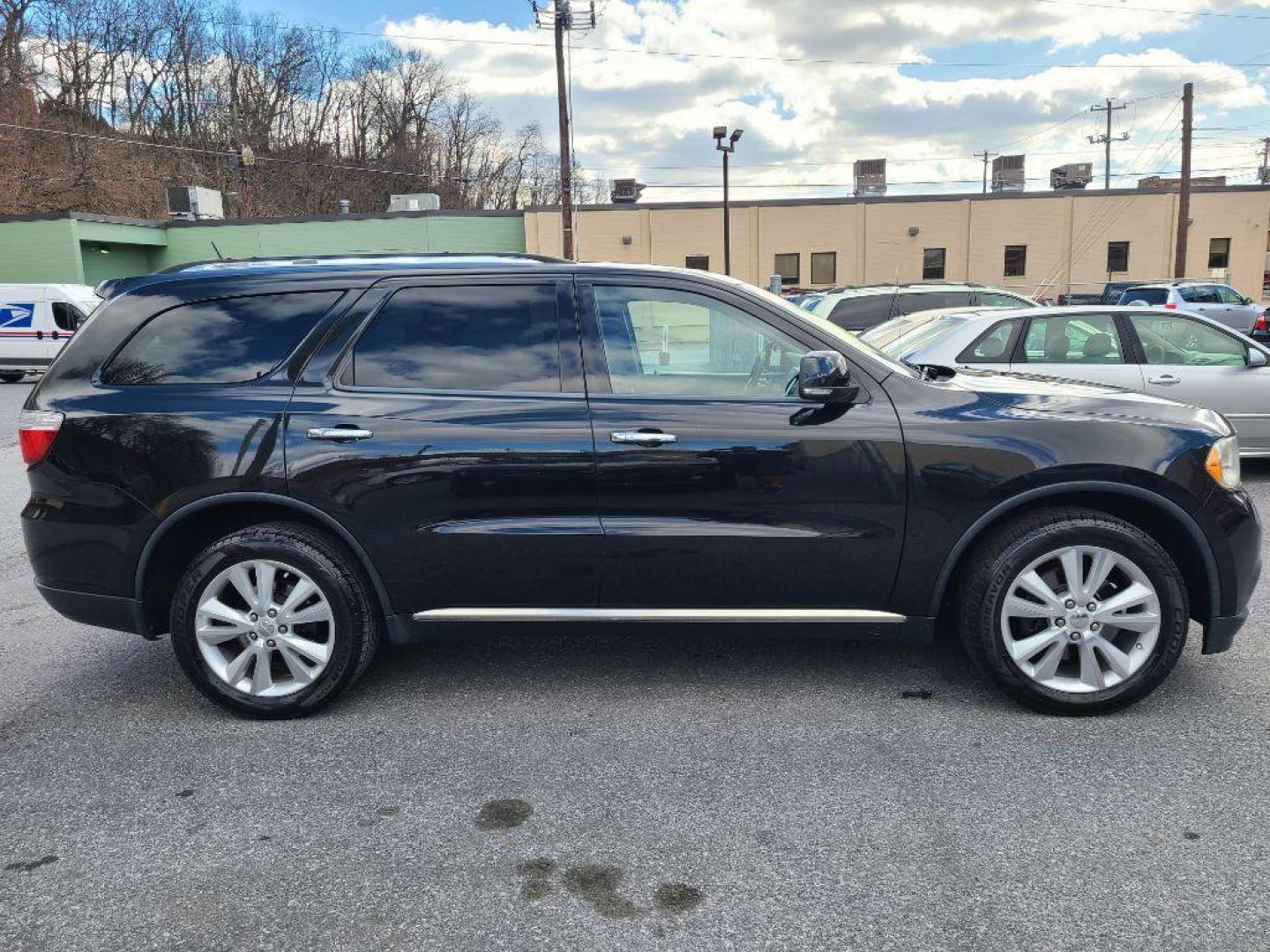 2013 BLACK DODGE DURANGO CREW (1C4SDJDT9DC) with an 5.7L engine, Automatic transmission, located at 117 North Cameron Street, Harrisburg, PA, 17101, (717) 963-8962, 40.266762, -76.875259 - WE FINANCE!!! Good Credit/ Bad Credit/ No Credit - ALL Trade-Ins Welcomed!!! ***Guaranteed Credit Approval*** APPLY ONLINE or CALL us TODAY ;) Internet Prices and Marketplace Prices are SPECIAL discounted ***CASH DEALS*** Retail Prices are higher. Please call us to discuss your cash and finan - Photo#5