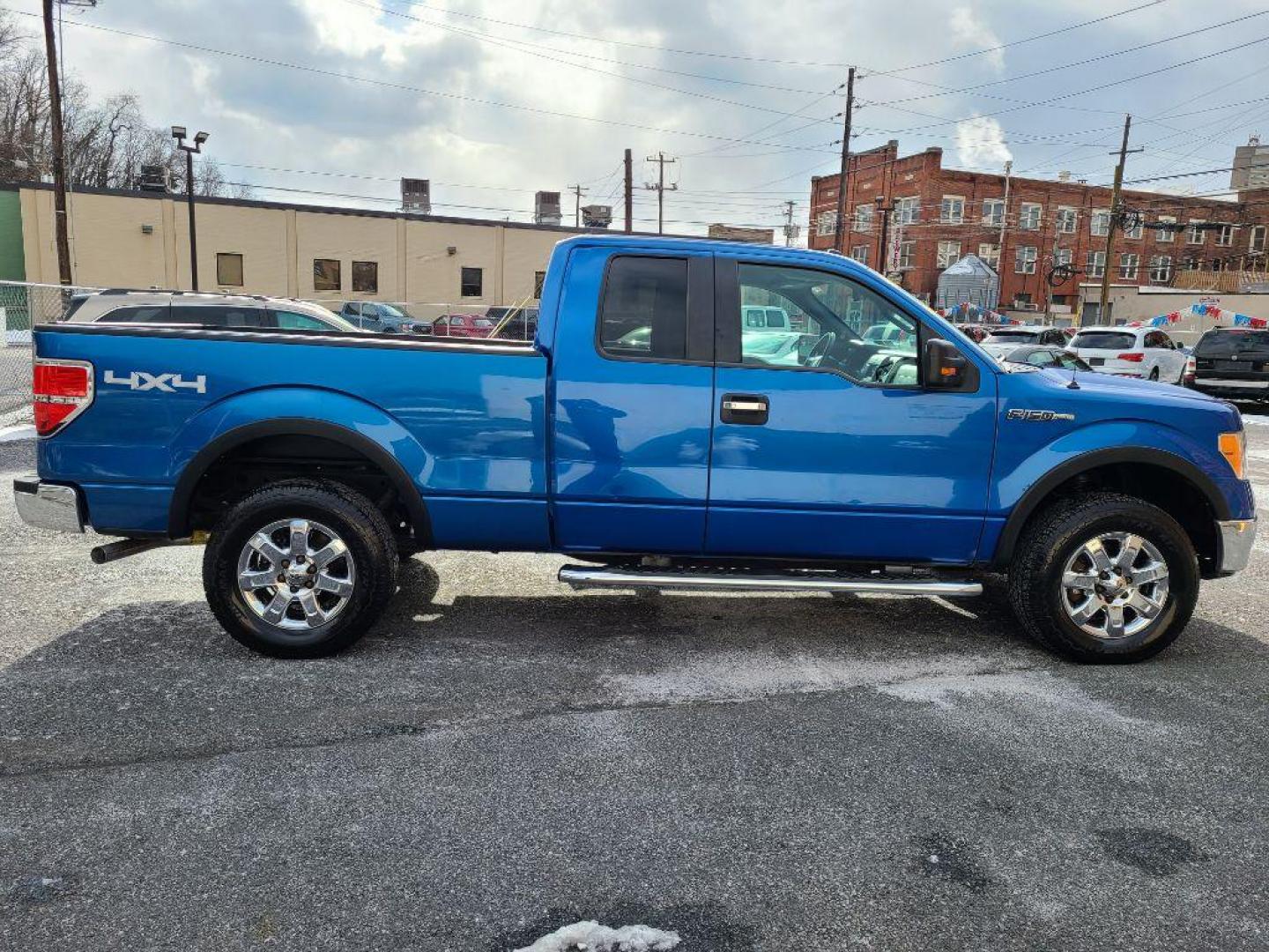 2013 BLUE FORD F150 SUPER CAB XLT (1FTEX1EM9DF) with an 3.7L engine, Automatic transmission, located at 117 North Cameron Street, Harrisburg, PA, 17101, (717) 963-8962, 40.266762, -76.875259 - WE FINANCE!!! Good Credit/ Bad Credit/ No Credit - ALL Trade-Ins Welcomed!!! ***Guaranteed Credit Approval*** APPLY ONLINE or CALL us TODAY ;) Internet Prices and Marketplace Prices are SPECIAL discounted ***CASH DEALS*** Retail Prices are higher. Please call us to discuss your cash and finan - Photo#5