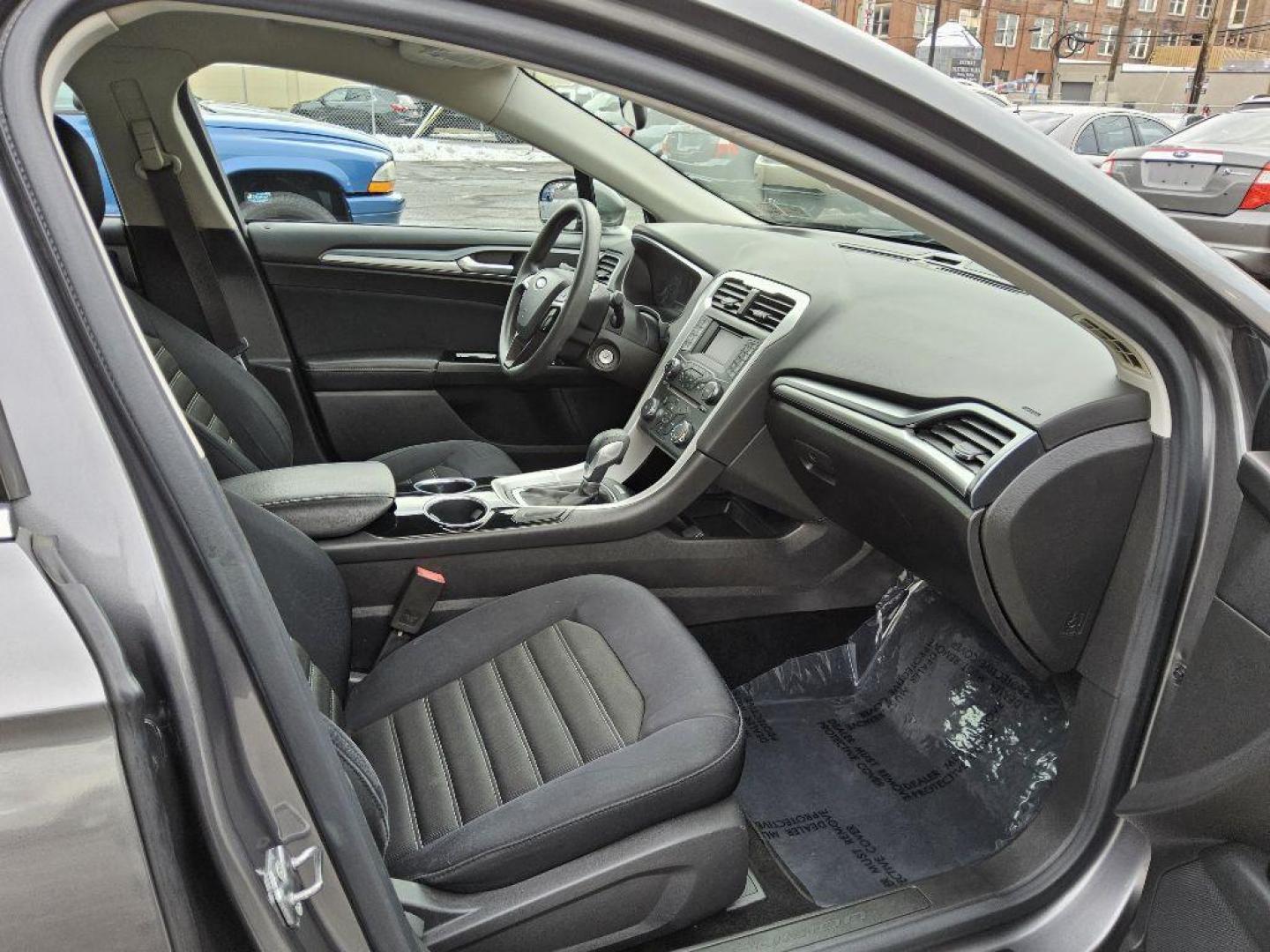 2013 GRAY FORD FUSION SE (3FA6P0H74DR) with an 2.5L engine, Automatic transmission, located at 117 North Cameron Street, Harrisburg, PA, 17101, (717) 963-8962, 40.266762, -76.875259 - WE FINANCE!!! Good Credit/ Bad Credit/ No Credit - ALL Trade-Ins Welcomed!!! ***Guaranteed Credit Approval*** APPLY ONLINE or CALL us TODAY ;) Internet Prices and Marketplace Prices are SPECIAL discounted ***CASH DEALS*** Retail Prices are higher. Please call us to discuss your cash and finan - Photo#9