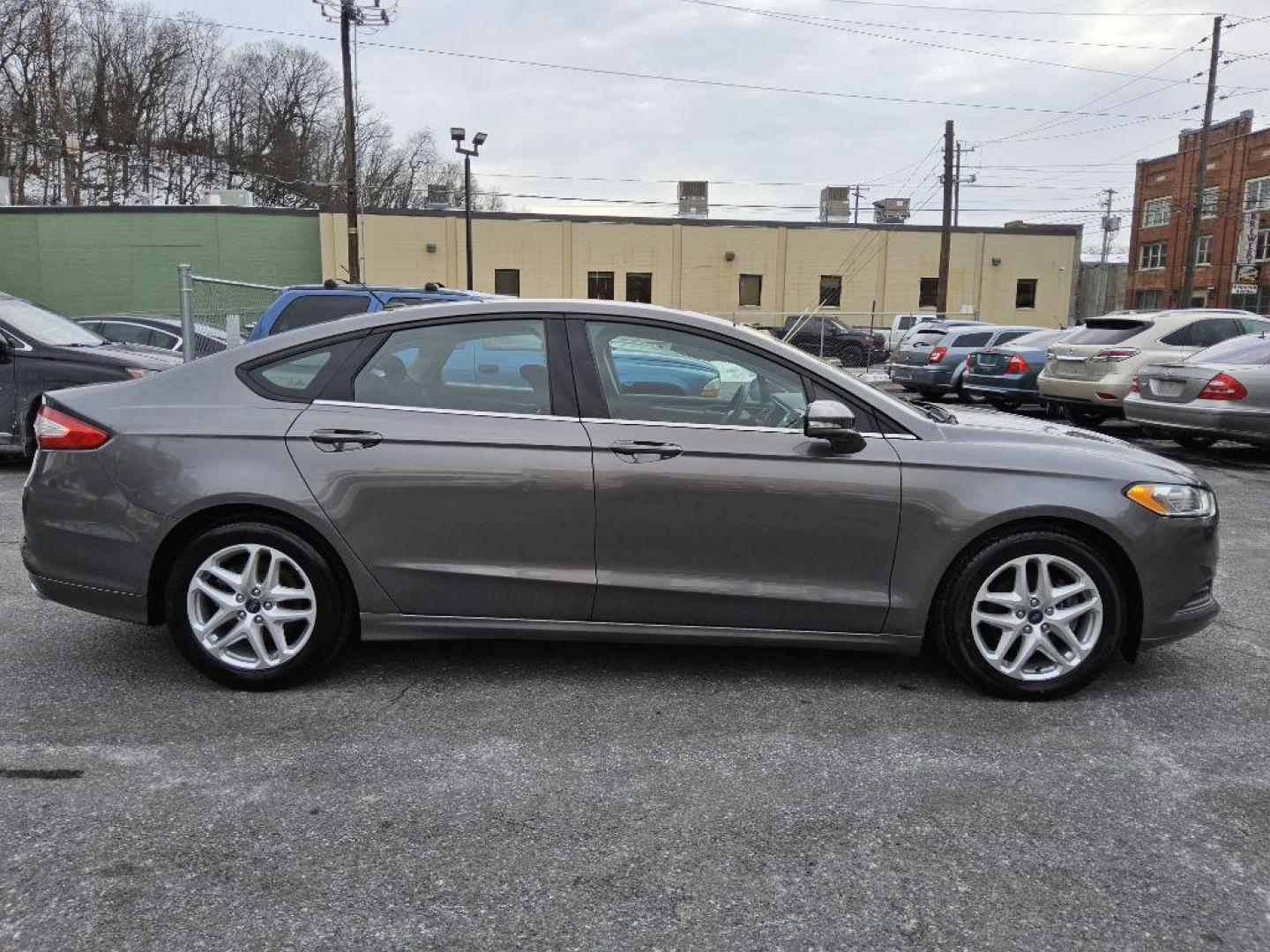 2013 GRAY FORD FUSION SE (3FA6P0H74DR) with an 2.5L engine, Automatic transmission, located at 117 North Cameron Street, Harrisburg, PA, 17101, (717) 963-8962, 40.266762, -76.875259 - WE FINANCE!!! Good Credit/ Bad Credit/ No Credit - ALL Trade-Ins Welcomed!!! ***Guaranteed Credit Approval*** APPLY ONLINE or CALL us TODAY ;) Internet Prices and Marketplace Prices are SPECIAL discounted ***CASH DEALS*** Retail Prices are higher. Please call us to discuss your cash and finan - Photo#12