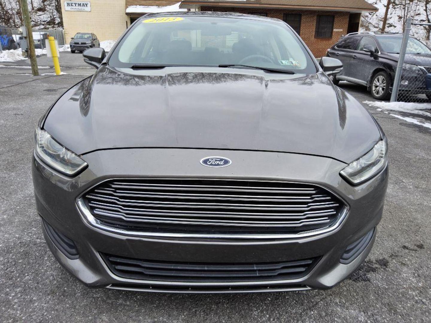 2013 GRAY FORD FUSION SE (3FA6P0H74DR) with an 2.5L engine, Automatic transmission, located at 117 North Cameron Street, Harrisburg, PA, 17101, (717) 963-8962, 40.266762, -76.875259 - WE FINANCE!!! Good Credit/ Bad Credit/ No Credit - ALL Trade-Ins Welcomed!!! ***Guaranteed Credit Approval*** APPLY ONLINE or CALL us TODAY ;) Internet Prices and Marketplace Prices are SPECIAL discounted ***CASH DEALS*** Retail Prices are higher. Please call us to discuss your cash and finan - Photo#6