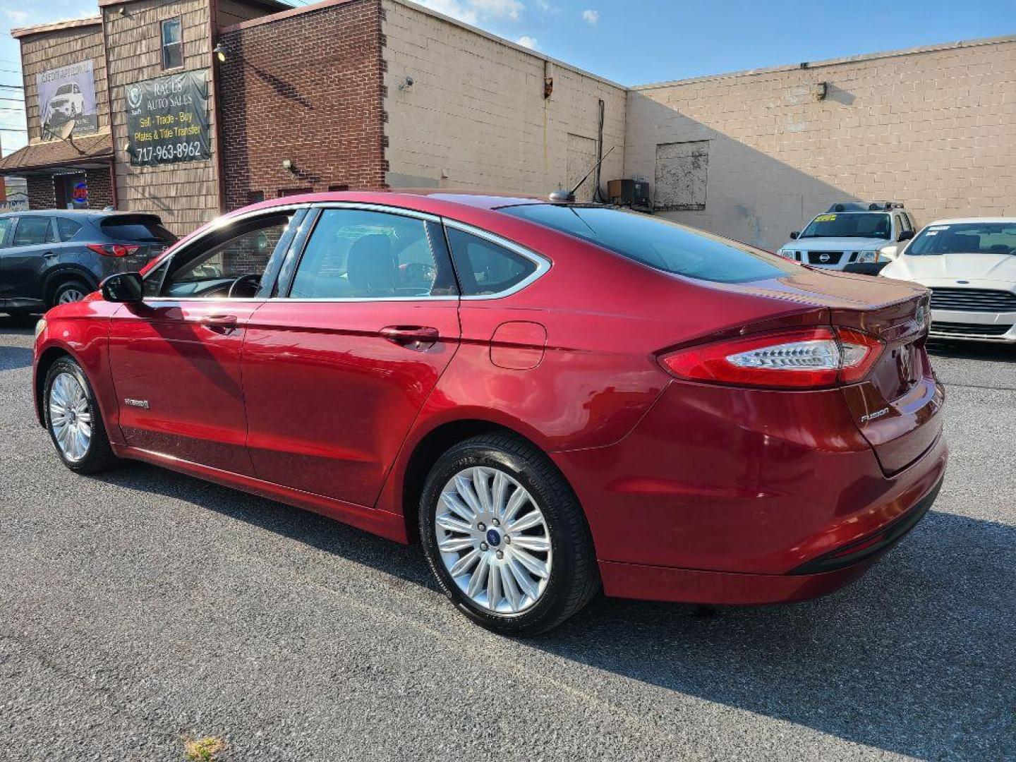 2013 RED FORD FUSION SE HYBRID (3FA6P0LU6DR) with an 2.0L engine, Continuously Variable transmission, located at 117 North Cameron Street, Harrisburg, PA, 17101, (717) 963-8962, 40.266762, -76.875259 - WE FINANCE!!! Good Credit/ Bad Credit/ No Credit - ALL Trade-Ins Welcomed!!! ***Guaranteed Credit Approval*** APPLY ONLINE or CALL us TODAY ;) Internet Prices and Marketplace Prices are SPECIAL discounted ***CASH DEALS*** Retail Prices are higher. Please call us to discuss your cash and finan - Photo#2