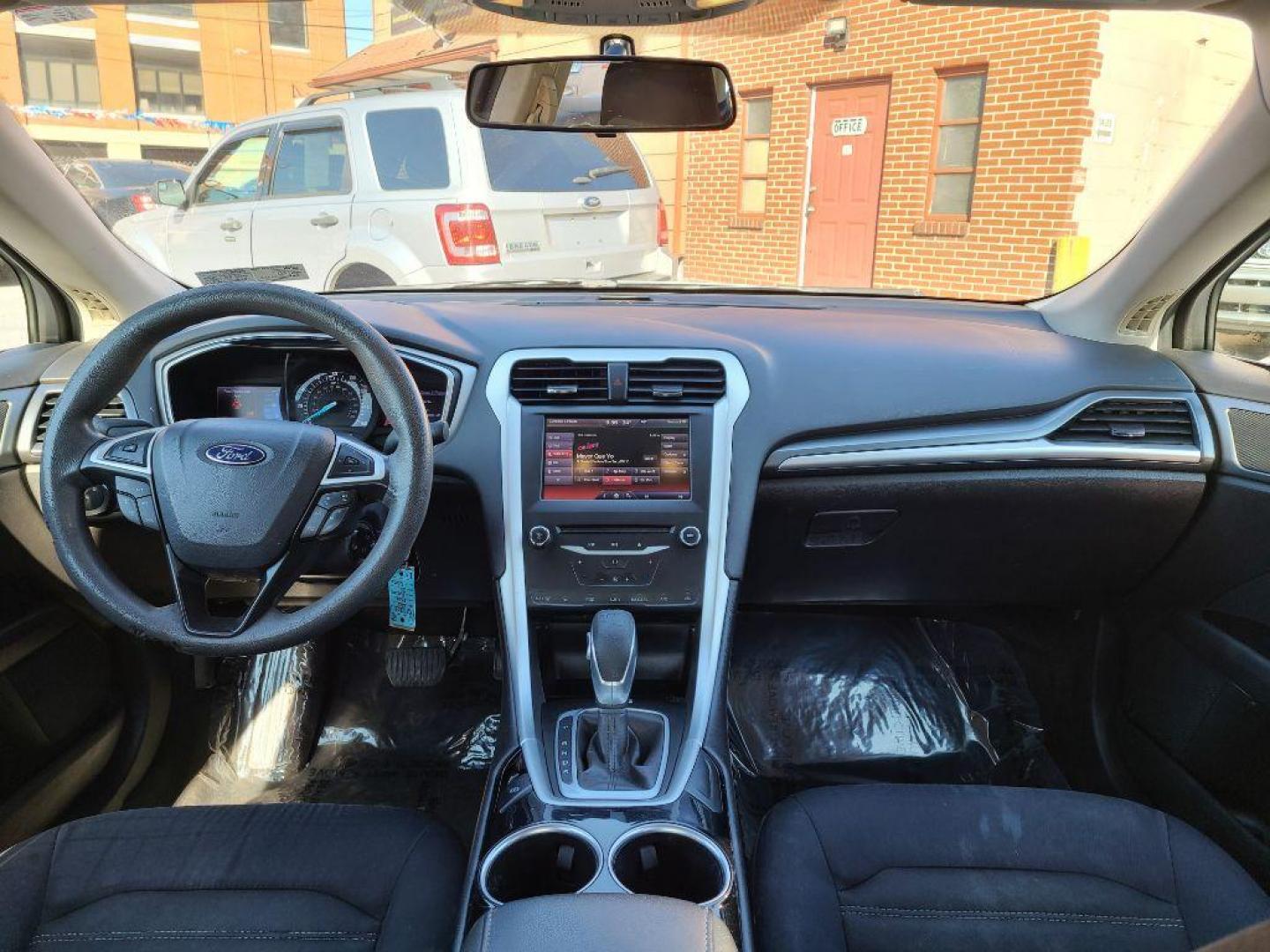 2013 SILVER FORD FUSION SE (3FA6P0H73DR) with an 2.5L engine, Automatic transmission, located at 117 North Cameron Street, Harrisburg, PA, 17101, (717) 963-8962, 40.266762, -76.875259 - WE FINANCE!!! Good Credit/ Bad Credit/ No Credit - ALL Trade-Ins Welcomed!!! ***Guaranteed Credit Approval*** APPLY ONLINE or CALL us TODAY ;) Internet Prices and Marketplace Prices are SPECIAL discounted ***CASH DEALS*** Retail Prices are higher. Please call us to discuss your cash and finan - Photo#9