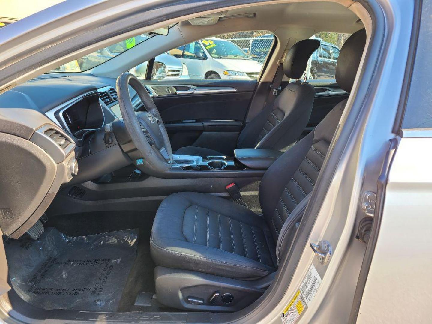 2013 SILVER FORD FUSION SE (3FA6P0H73DR) with an 2.5L engine, Automatic transmission, located at 117 North Cameron Street, Harrisburg, PA, 17101, (717) 963-8962, 40.266762, -76.875259 - WE FINANCE!!! Good Credit/ Bad Credit/ No Credit - ALL Trade-Ins Welcomed!!! ***Guaranteed Credit Approval*** APPLY ONLINE or CALL us TODAY ;) Internet Prices and Marketplace Prices are SPECIAL discounted ***CASH DEALS*** Retail Prices are higher. Please call us to discuss your cash and finan - Photo#12