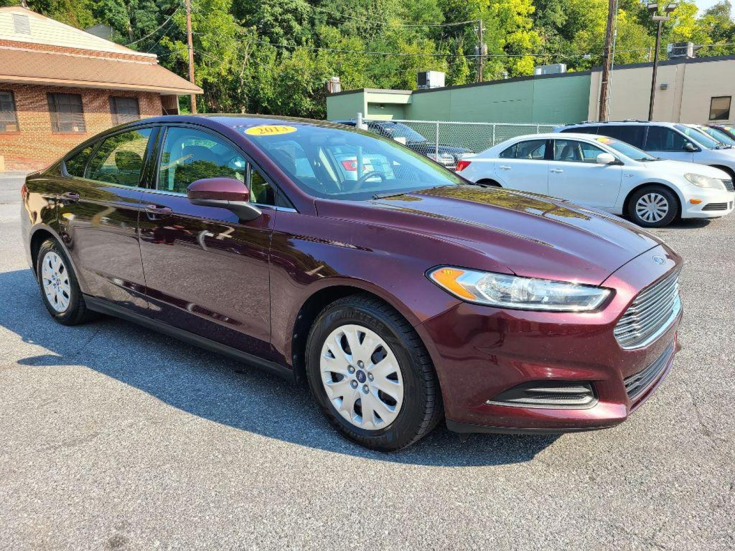 2013 MAROON FORD FUSION S (3FA6P0G76DR) with an 2.5L engine, Automatic transmission, located at 117 North Cameron Street, Harrisburg, PA, 17101, (717) 963-8962, 40.266762, -76.875259 - WE FINANCE!!! Good Credit/ Bad Credit/ No Credit - ALL Trade-Ins Welcomed!!! ***Guaranteed Credit Approval*** APPLY ONLINE or CALL us TODAY ;) Internet Prices and Marketplace Prices are SPECIAL discounted ***CASH DEALS*** Retail Prices are higher. Please call us to discuss your cash and finan - Photo#6