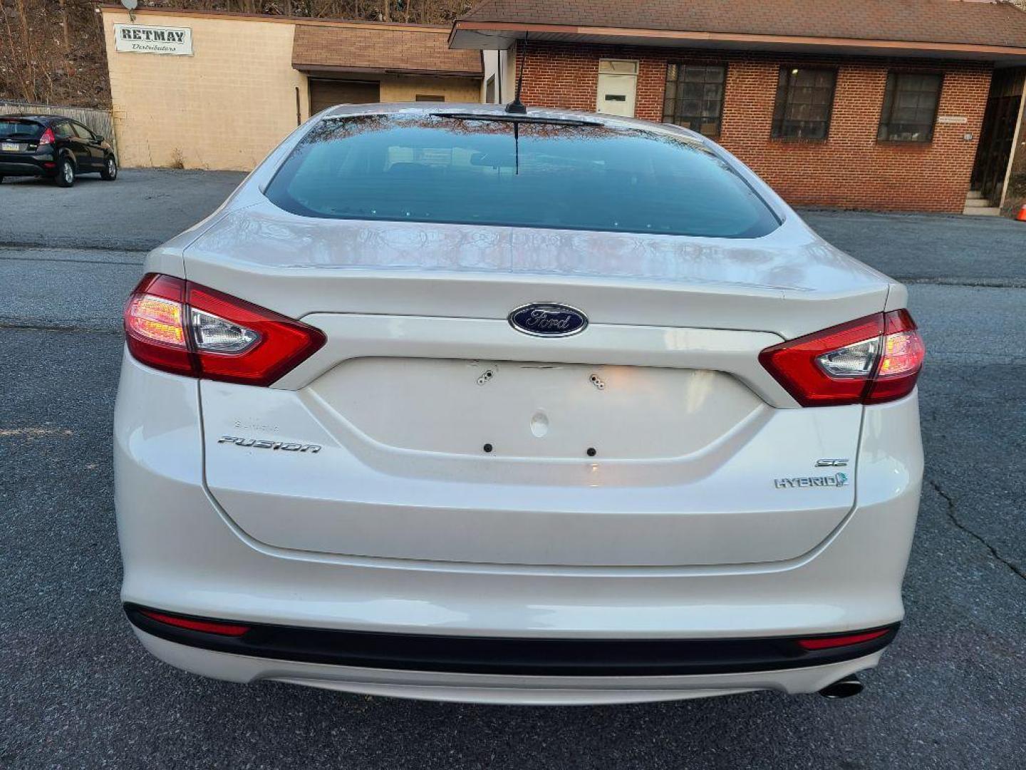 2013 WHITE FORD FUSION SE HYBRID (3FA6P0LUXDR) with an 2.0L engine, Continuously Variable transmission, located at 7981 Paxton Street, Harrisburg, PA, 17111, (717) 561-2926, 40.261490, -76.749229 - WE FINANCE!!! Good Credit/ Bad Credit/ No Credit - ALL Trade-Ins Welcomed!!! ***Guaranteed Credit Approval*** APPLY ONLINE or CALL us TODAY ;) Internet Prices and Marketplace Prices are SPECIAL discounted ***CASH DEALS*** Retail Prices are higher. Please call us to discuss your cash and finan - Photo#3