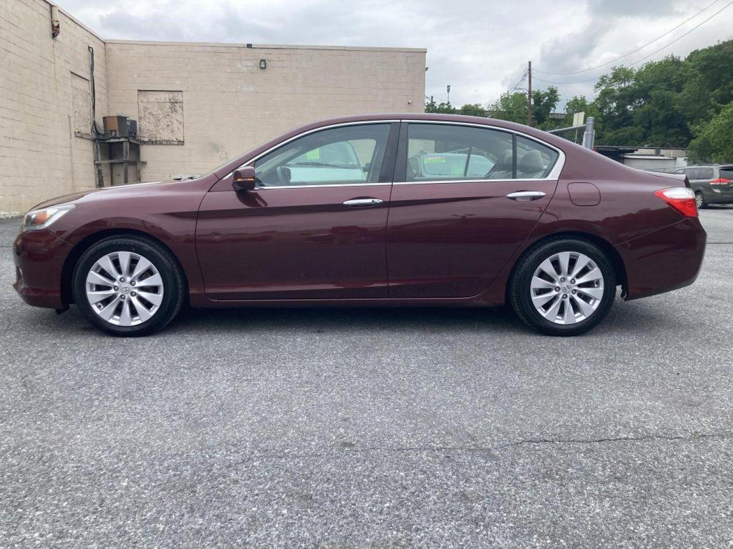 2013 BURG HONDA ACCORD EX (1HGCR2F75DA) with an 2.4L engine, Continuously Variable transmission, located at 117 North Cameron Street, Harrisburg, PA, 17101, (717) 963-8962, 40.266762, -76.875259 - WE FINANCE!!! Good Credit/ Bad Credit/ No Credit - ALL Trade-Ins Welcomed!!! ***Guaranteed Credit Approval*** APPLY ONLINE or CALL us TODAY ;) Internet Prices and Marketplace Prices are SPECIAL discounted ***CASH DEALS*** Retail Prices are higher. Please call us to discuss your cash and finan - Photo#1