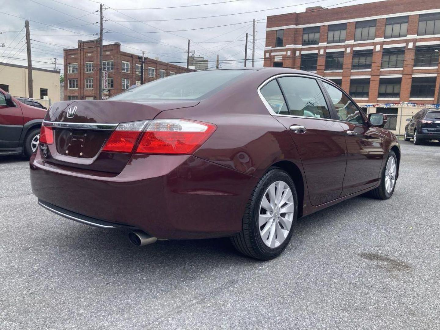 2013 BURG HONDA ACCORD EX (1HGCR2F75DA) with an 2.4L engine, Continuously Variable transmission, located at 117 North Cameron Street, Harrisburg, PA, 17101, (717) 963-8962, 40.266762, -76.875259 - WE FINANCE!!! Good Credit/ Bad Credit/ No Credit - ALL Trade-Ins Welcomed!!! ***Guaranteed Credit Approval*** APPLY ONLINE or CALL us TODAY ;) Internet Prices and Marketplace Prices are SPECIAL discounted ***CASH DEALS*** Retail Prices are higher. Please call us to discuss your cash and finan - Photo#4