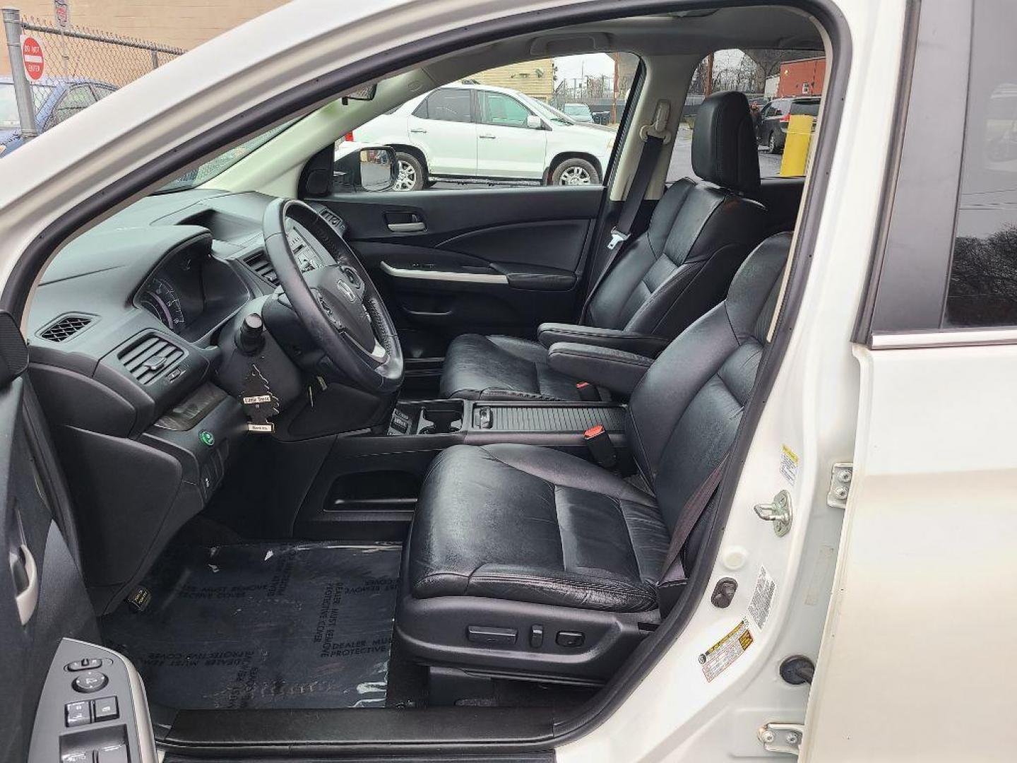 2013 WHITE HONDA CR-V EXL (5J6RM4H77DL) with an 2.4L engine, Automatic transmission, located at 117 North Cameron Street, Harrisburg, PA, 17101, (717) 963-8962, 40.266762, -76.875259 - WE FINANCE!!! Good Credit/ Bad Credit/ No Credit - ALL Trade-Ins Welcomed!!! ***Guaranteed Credit Approval*** APPLY ONLINE or CALL us TODAY ;) Internet Prices and Marketplace Prices are SPECIAL discounted ***CASH DEALS*** Retail Prices are higher. Please call us to discuss your cash and finan - Photo#14