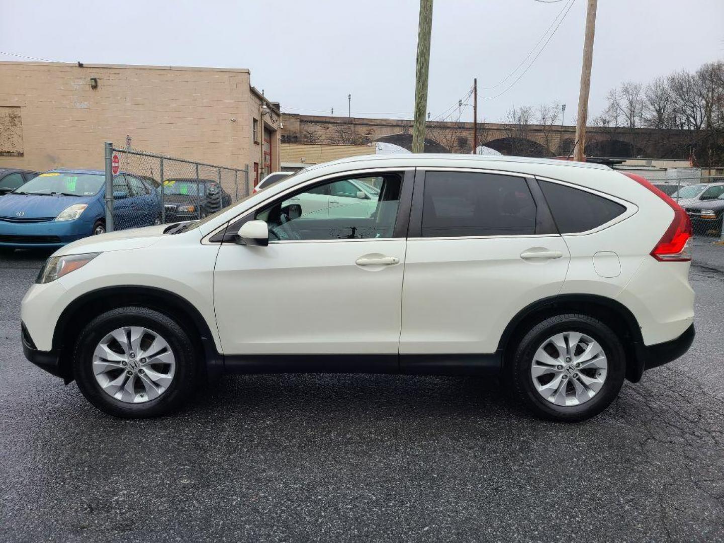 2013 WHITE HONDA CR-V EXL (5J6RM4H77DL) with an 2.4L engine, Automatic transmission, located at 117 North Cameron Street, Harrisburg, PA, 17101, (717) 963-8962, 40.266762, -76.875259 - WE FINANCE!!! Good Credit/ Bad Credit/ No Credit - ALL Trade-Ins Welcomed!!! ***Guaranteed Credit Approval*** APPLY ONLINE or CALL us TODAY ;) Internet Prices and Marketplace Prices are SPECIAL discounted ***CASH DEALS*** Retail Prices are higher. Please call us to discuss your cash and finan - Photo#1