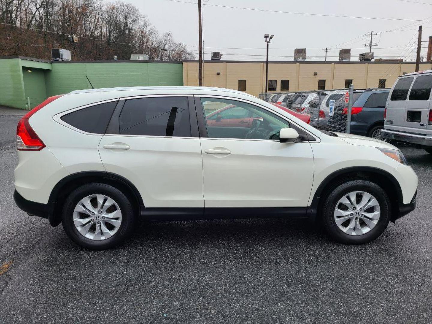 2013 WHITE HONDA CR-V EXL (5J6RM4H77DL) with an 2.4L engine, Automatic transmission, located at 117 North Cameron Street, Harrisburg, PA, 17101, (717) 963-8962, 40.266762, -76.875259 - WE FINANCE!!! Good Credit/ Bad Credit/ No Credit - ALL Trade-Ins Welcomed!!! ***Guaranteed Credit Approval*** APPLY ONLINE or CALL us TODAY ;) Internet Prices and Marketplace Prices are SPECIAL discounted ***CASH DEALS*** Retail Prices are higher. Please call us to discuss your cash and finan - Photo#5